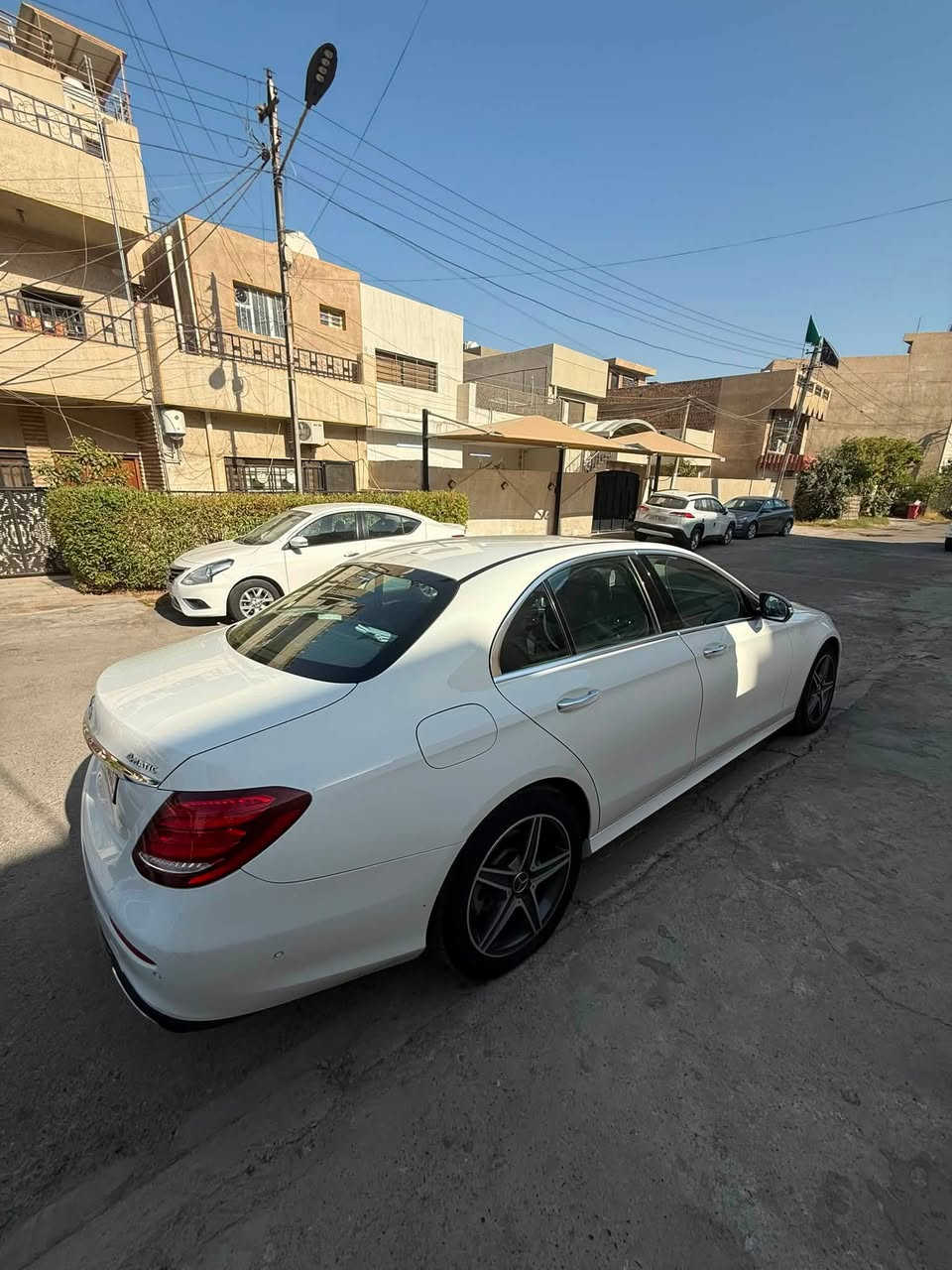 مارسيدس E300
موديل ٢٠١٧ 
الموديل المرغوب
وارد امريكي كلين تايتل ( بدون حادث) 
مواصفات الـ 4Matic 
ماشية ١٥٦ الف 
صيانة السيارة كلة يم شركة الماس 
رقم اربيل هزة و سنوية جديدة بأسمي 
تحويل او اسويلك وكالة 
مكان السيارة بغداد الجادرية 

السعر ٢٥ الف دولار 

***********
