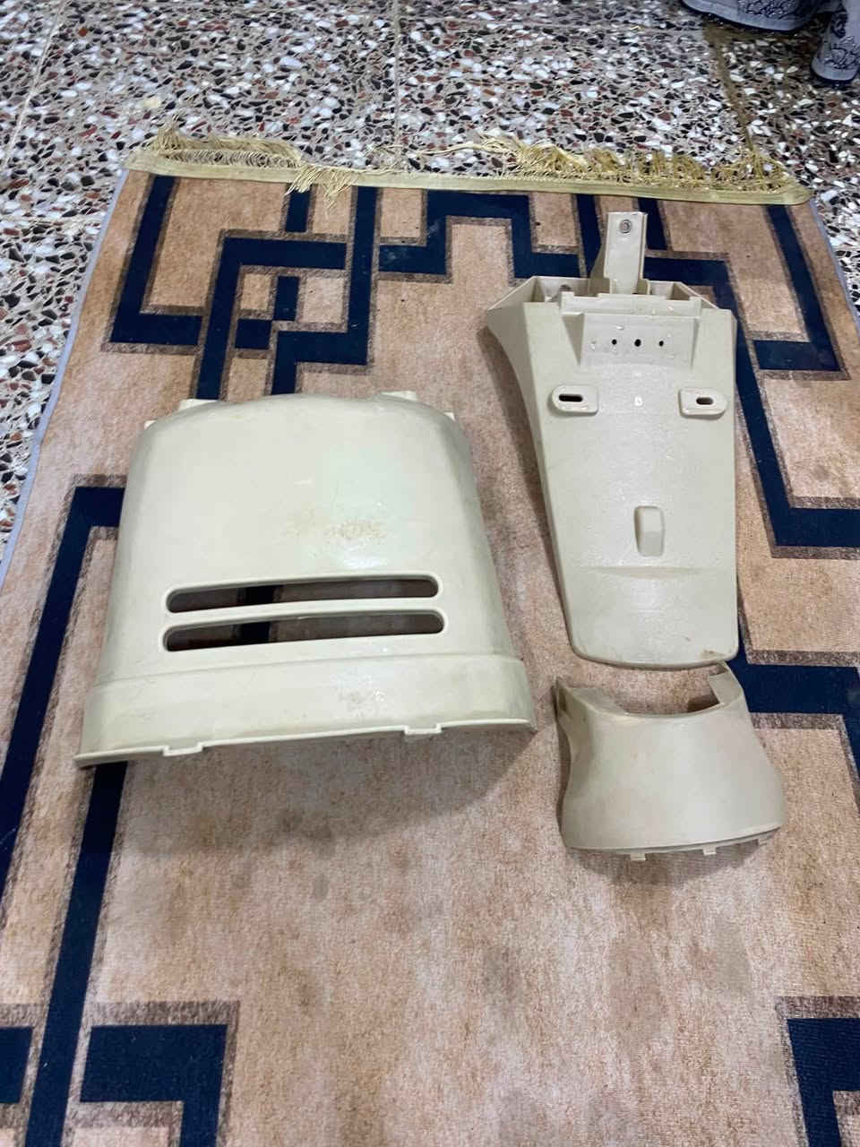 سلام عليكم دواخل مال بوليس 3قطع كريمي للبيع اب 20الف قفل  ما ابيع قطعة وحدة عنواني البياع تقاطع درويش رقم الهاتف ***********
