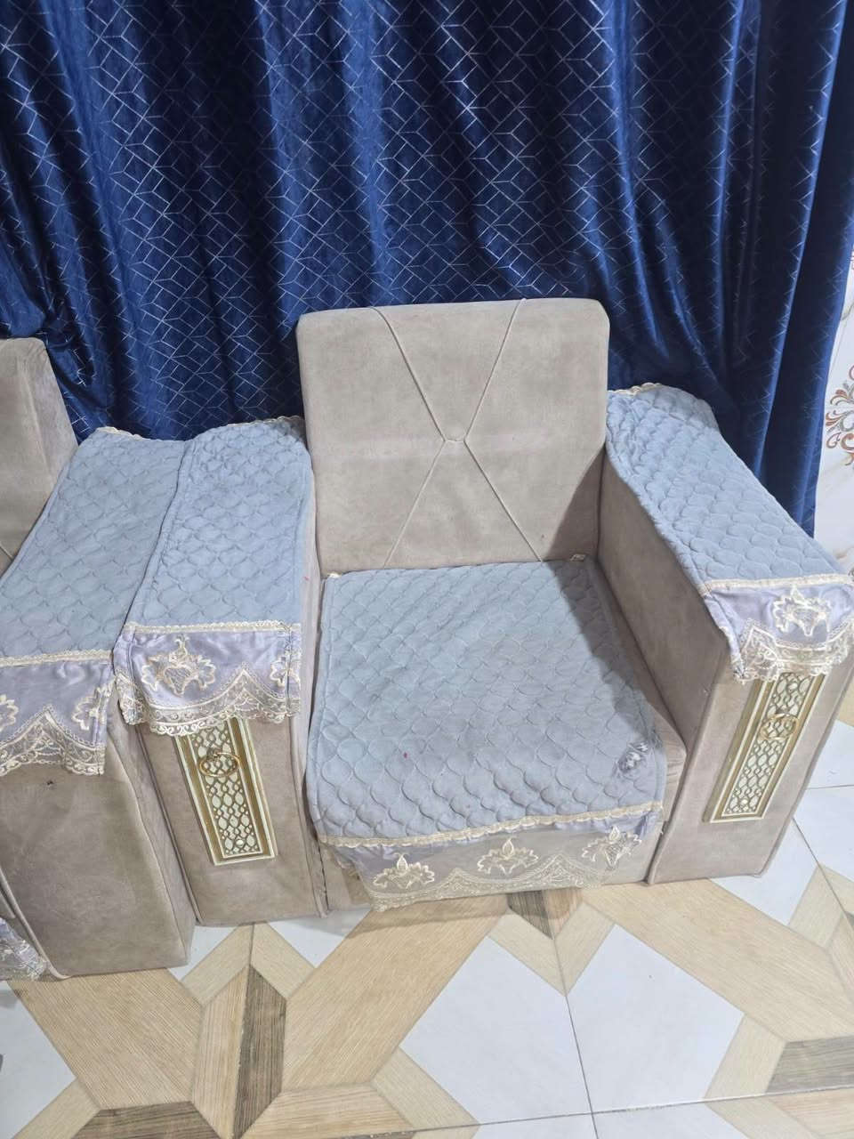 تخم للبيع خمس قطع ١١ مقعد مكان الإسكان الصناعي سعر ١٥٠ بيه مجال قليل للشراي يجي خاص
