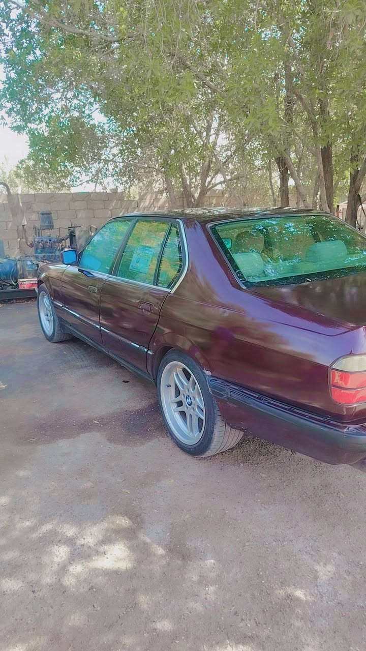 السلام وعليكم بي ام للبيع 740 موديل 93 لون كرزي كير محرك خير من الله رقم بغداد السعر 49وبيها مجال  لاتصال ***********
