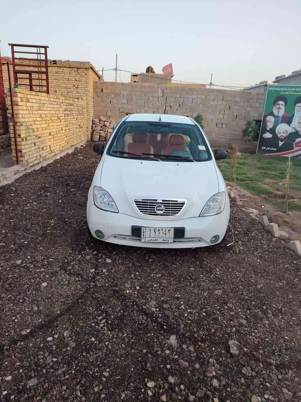 سلام عليكم سيارة طيبة البيع موديل ١٥ مكفولة كير ومكينة مكفولات سيارة جاهزة ما ناقصه اي شي سنويه مجدده ال 27  رقم واسط مشروع وطني مكان سيارة كوت مركز مدينة سعر. 38 وبيه مجال بصيط سراي يتصل ***********
