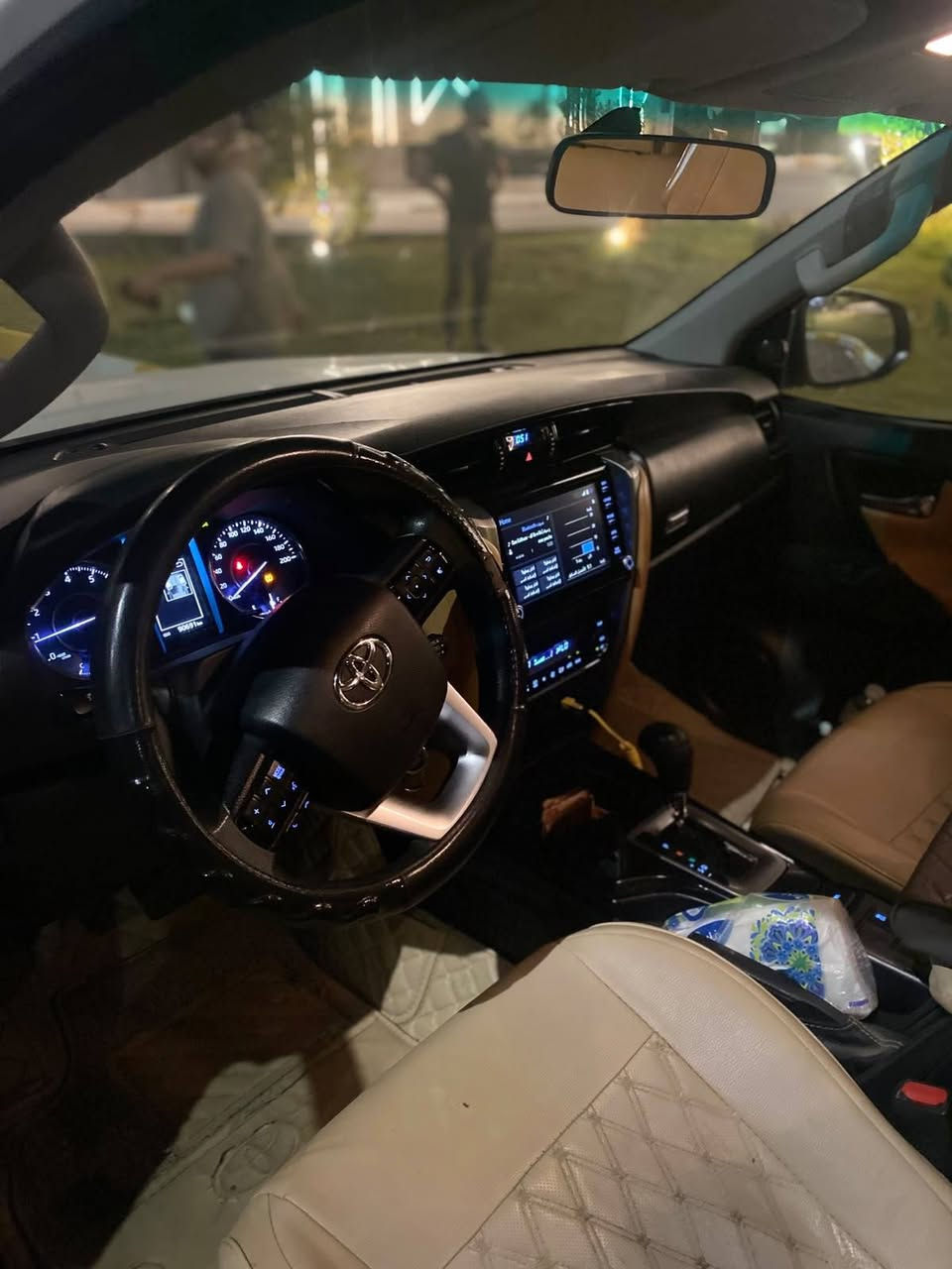 السلام عليكم
فورجنر ٢٠٢٣
مواصفات عادي
محرك ٤ سلندر / ٢٧٠٠
شاشه
ماشيه ٩٠ الف
قطعتين تبريد
٧ راكب
تحكم استيرن
لايت led
كشنات مخمل مشمشي
الرقم بغداد 
السياره نظيفه وسونار موجود
السعر ٢٨٥
المكان بغداد الكرخ
اتصال / *********** واتساب
