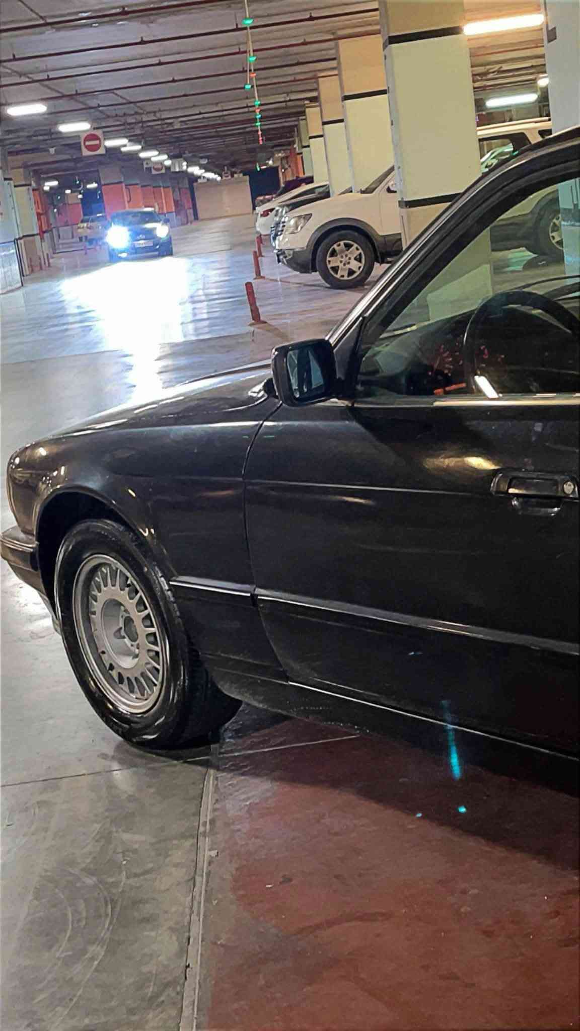 بیئێم ٥٢٥ مۆدیل ١٩٩٠ 
گێڕعادی
 ڕەقەم سلێمانی سەنەوی تا ٢٠٢٩ تازەیە وەکالەتیش بەناوی خۆمەوەیە هەر کات ویستت تەحویل و وەکالەت بە شەرت بۆت ئەکەم
 سەیارەکە دەعم و لێدراوی نیە هەموو گیانی بە شەرت ڕزیوی نیە 
٤ جام کارەبا ، سڵاییت ، ناوڕەساسی، کامل داژبڵ و بەرگە دەرکا کراوە بە ٩٥ ، فۆڕمیکا ، داژبڵ ئێرباگ 
، سەیارەکە  پێشیم تازە داگرتووە گێچی بەنزینیشی و ناویگێج هەمووی ئیشەکات کلاج و عەینەی تازە کارەبای و هەموو شتێکی بە شەرت فێت پەمپ و سیوەیلی گێڕ و ئەکسل ڕۆن و فلتەر تەنانەت رۆن ئیستۆپەکەشیم بە جیهاز گۆڕیوە  هەمووی بە شەرت ، سەیارەکە گێڕ و مەکینە و هەموو شلەمەنیەکانیشی بە شەرت دەعم و لێدراوی قرچیش بە شەرت سەنەوی تازە ڕەقەم تازەیە تەحویل وەکالەت غرامە موس براوە گێڕ مەکینە هەموو گیانی بە شەرت 
بەپارەی ئارمێ
شوێن سلێمانی
٣٧ گەڵا و مەعمەلەیە کەم
ژم ☎️ ، [hidden information]
