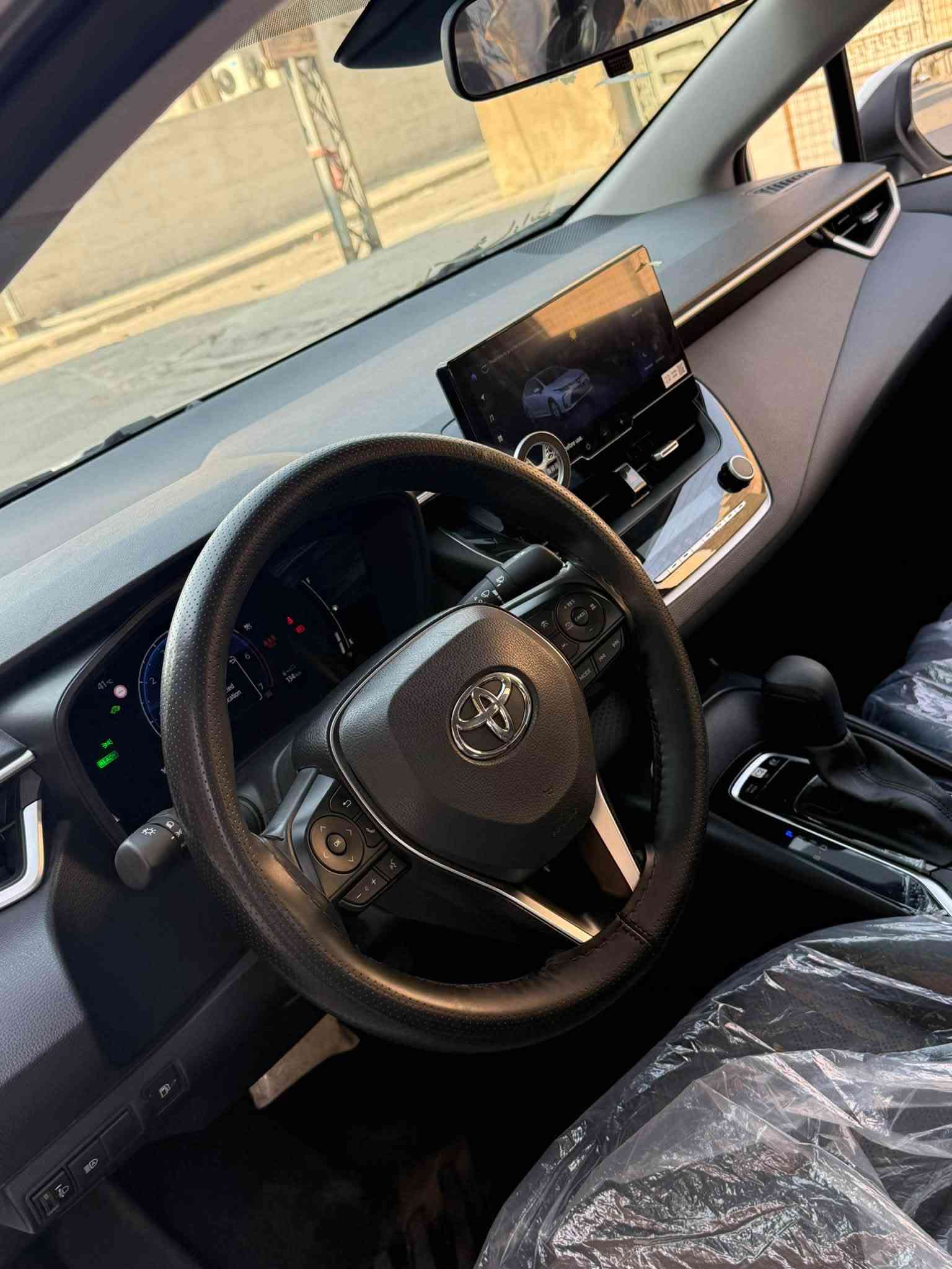 السلام عليكم 
تويوتا كورلا هابيرد 2025 خليجي
كفاله عامه بدون كل ملاحضه ✅ ماشيه (16,000km)
عل حاله زيرو 
فول موصفات عله فئه 
رقم بغداد بسمي تحويل مباشر الموقع بغداد بلديات 
السعر. 163 رقم الهاتف ***********

