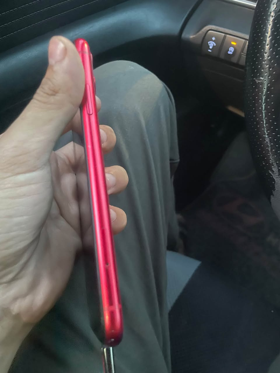 ايفون 11 • ١٢٨ جيجا • شاشه مشروخه