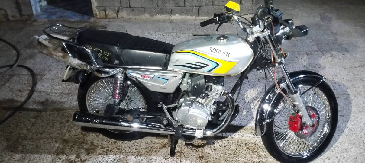 🏍️ للبيع دراجة سونك 4 كير
🔹 الموديل: 2024
🔹 المحرك: 25
🔹 الحالة: نظيفة جداً ✨
🔹 الدراجة جاهزة وما تحتاج شي
💰 السعر: 600 ألف
📍 بغداد: النهروان 

📞 للتواصل: ***********
للجادين فقط، والتفاوض بالمعقول.

