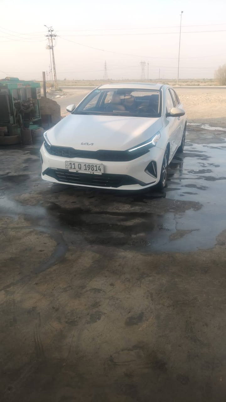 السلام عليكم للبيع K3 2024 كفاله عامه فول مواصفات فتحه  كشنات جلد قطعتين تبريد السيارة ماشية ٢٤ الف السعر ١٤٠ وبيه مجال للاستفسار *********** مكان السيارة بسماية
