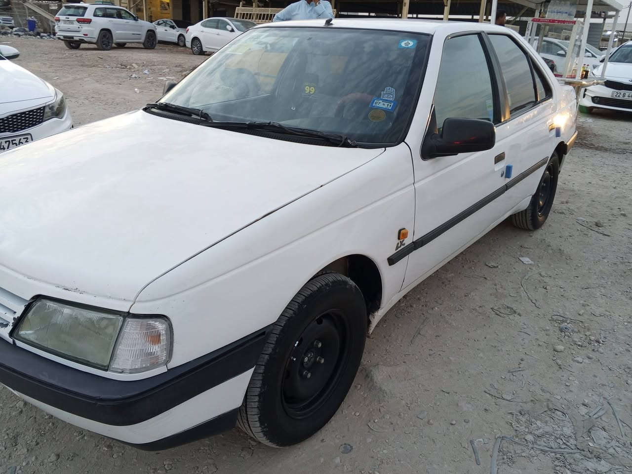 السلام عليكم بيجو 405موديل 12كفاله عامه سياره جديده تبريد ثلج تخم تاير حدايه جديده رقم قادسيه
 تحويل ثاني يوم سنويه ل 28 السعر 38وبيه مجال قليل 
مكان السياره الديوانيه 
تصال عله الرقم ***********
