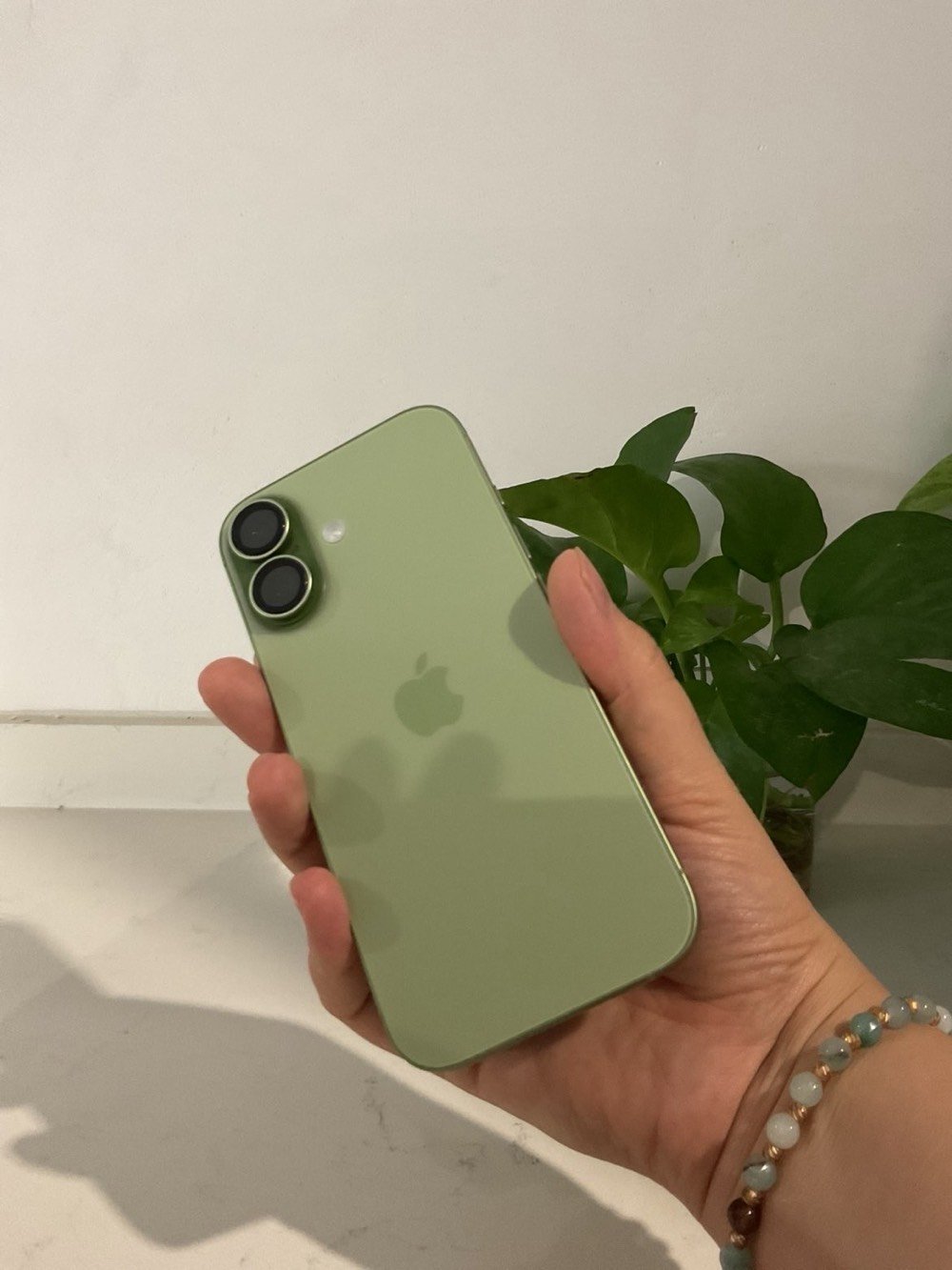 Iphone 17 2 camera, 2 sim,256gb 
Battery %100 
28 جار شەحن کراوە، 
بە زەمانی هەموو شتێک، کارتۆنی خۆی لەگەڵە، 
زەمانی izone ی لەگەڵە و مانگێکە کڕاوە
داوای 800$ ی لێدەکەم و کەمێک مەجال.
لە هەولێرم
***********