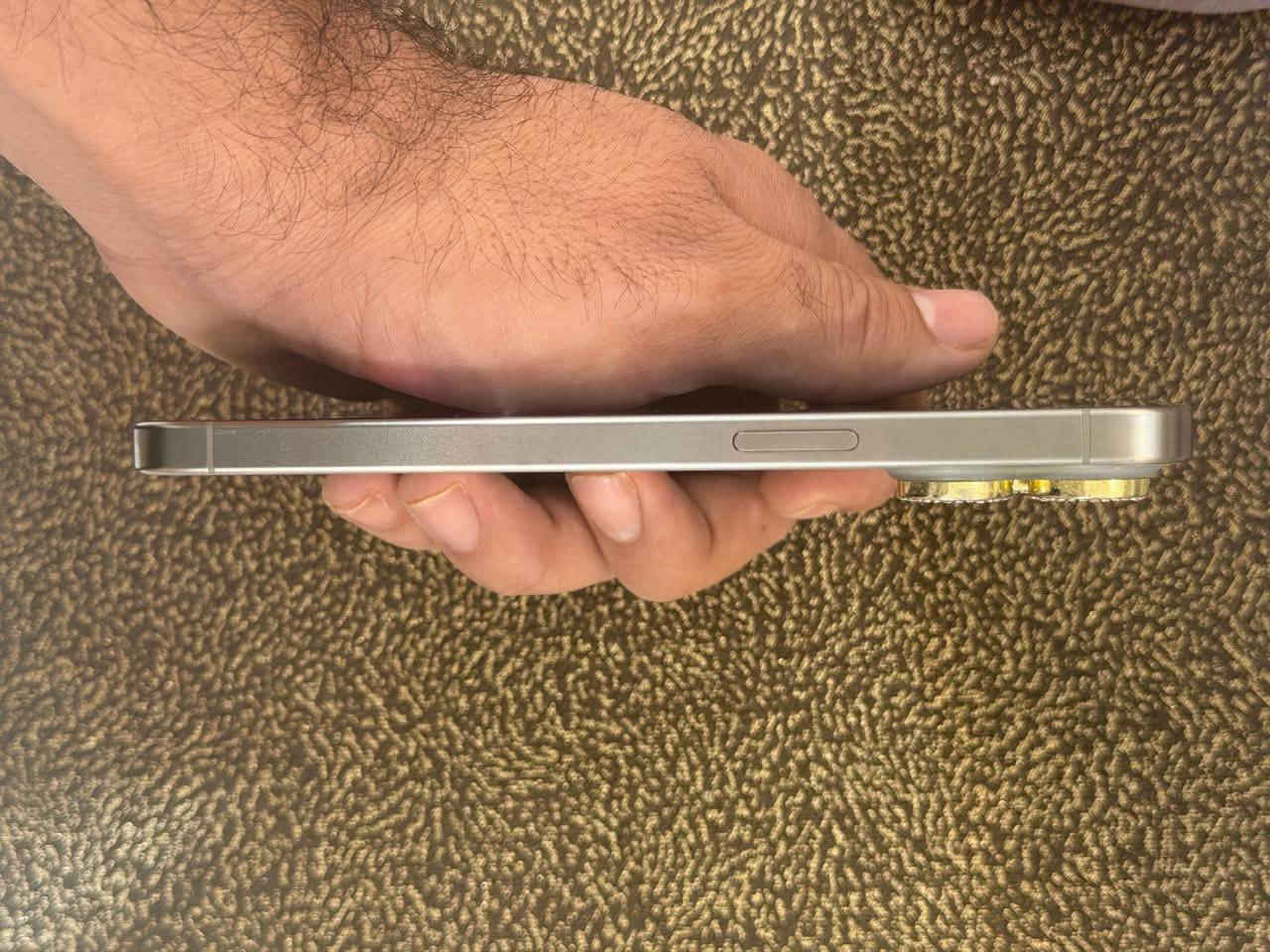 iPhone 15 Pro Max للبيع📱
🩶 اللون: تيتانيوم

🖨️ الذاكرة: 256GB

🌏نموذج (M)

🔋البطارية: 84%

✨حالة الجهاز %100 

🔧نظيف 100% وبدون أي شخط 

⚙️الجهاز كفالة (بدون أي تصليح)

 الملحقات: كاملة 

💰السعر1050 (مجال بسيط 

جداً)

📍﻿﻿الموقع: بغداد 

🔍﻿﻿شرط تفحص الجهاز يلا تسلم الفلوس

📞 للتواصل:***********
