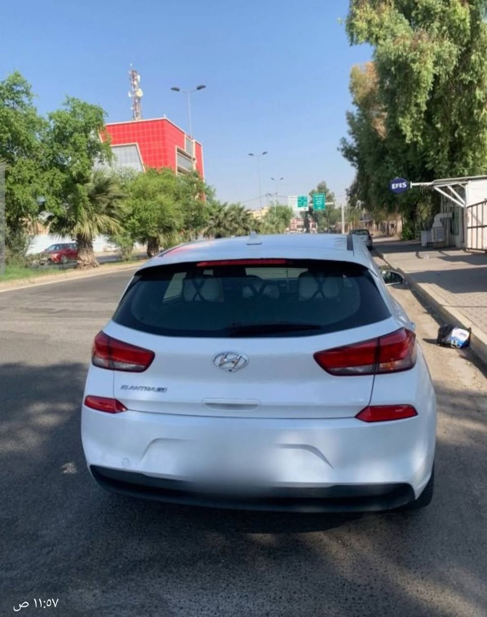النترا موديل 2018 فول رياضي
حجم المكينه : 1600 تيربو 

المسافه المقطوعه : 160km الف ميل 

       رقم كركوك سنوية جديد بطاقة بنزين 

 الضرر  قطعتين صبغ 

مواصفاتها 

1. شاشه
2 كير اوتوماتيك 
3. تحديد سرعة 
السعر : 106 بيها مجال بسيط 

تفاصيل اكثر هذا رقمي *********** 

مكان السياره كركوك 

رقم سنوي جديد بدون غرامة

نص مكتوب في الصور:
- 11:07 ص
- ١١:٥٧ ص