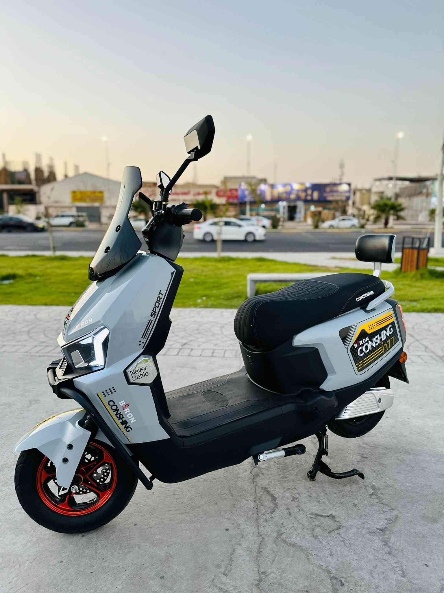 دراجة شحن الصاعقة  من ماركة conshing العالمية
دراجة شحن  دراجة كهربائية 
تشغيل سويج وبصمة 2
6 بطاريات كبار 33 امبير 
اللون رصاصي  
نضام 4 سرع  
تمشي بالشحنة الواحده 50 كيلو بالشحنة حسب الوزن او اكثر
نضام ال P 
نضام مثبت السرعة
نضام حساسات جانبية وخلفية 
مانع للسرقة  
گلوبات عالي ناصي قوي
أشاير يمنى ويسرى 
دبل اشارة 
الكهربائيات كلهن شغالة 
الشاحنة الاصلية
هورن عالي
مرايات
صندوق كبير داخلي 
الملف 2500 حقيقي 
السعر : 950 وبيهة مجال للطيبين
العنوان : البصرة : الامن الداخلي
الرقم : ***********
