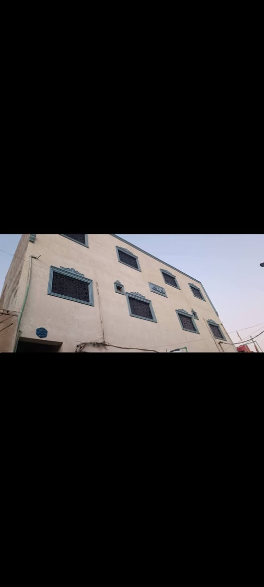للبيع عماره المساحه 180 طابو صرف تحتوي على (6) شقق مؤجره  . . وارد الإيجار شهرياً (2) مليون . . العماره في البصره مركز المدينه . في منطقة العاليه . السعر 290 مليون وبيهه مجال
للإتصال : *********** واتساب .
للبيع عماره المساحه 180 طابو صرف تحتوي على (6) شقق مؤجره  . . وارد الإيجار شهرياً (2) مليون . . العماره في البصره مركز المدينه . في منطقة العاليه . السعر 290 مليون وبيهه مجال
