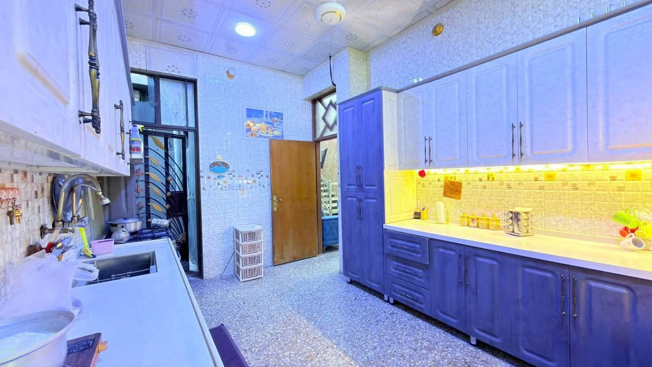 بيت للبيع 150 متر طابقين بناء درجة اولى في العسكري مقابل مدرسة المنار على شارع 15 ✅
༺༻༺༻༺༻

#طابــــــــــــو صــــــرف 

༺༻༺༻༺༻

اساس رفـــــــت

بناء طابــــــــوق 

سقف صب للطابقين 

ارضيـــــــة كاشي اربيل الدرجة الاولى 

༺༻༺༻༺༻

الطابق الاول 

غرفة نوم 

استقبال صالة 

مطبخ حار وبارد 

مجمع حمام وصحيات داخلي وخارجي 

نقوش وديكورات مغربية 

كراج سيارة 

༺༻༺༻༺༻

الطابق الثاني 

3 غرف نوم 

صالة مجمع حمامات وصحيات 

ارضية بورسلين 

السقف اشتايكر 

درج صب للطابق الثاني 

༺༻༺༻༺༻

البيت نظيف جداً وجاهز للسكن بدون نقص 

༺༻༺༻༺༻

السعر 125 ***********
