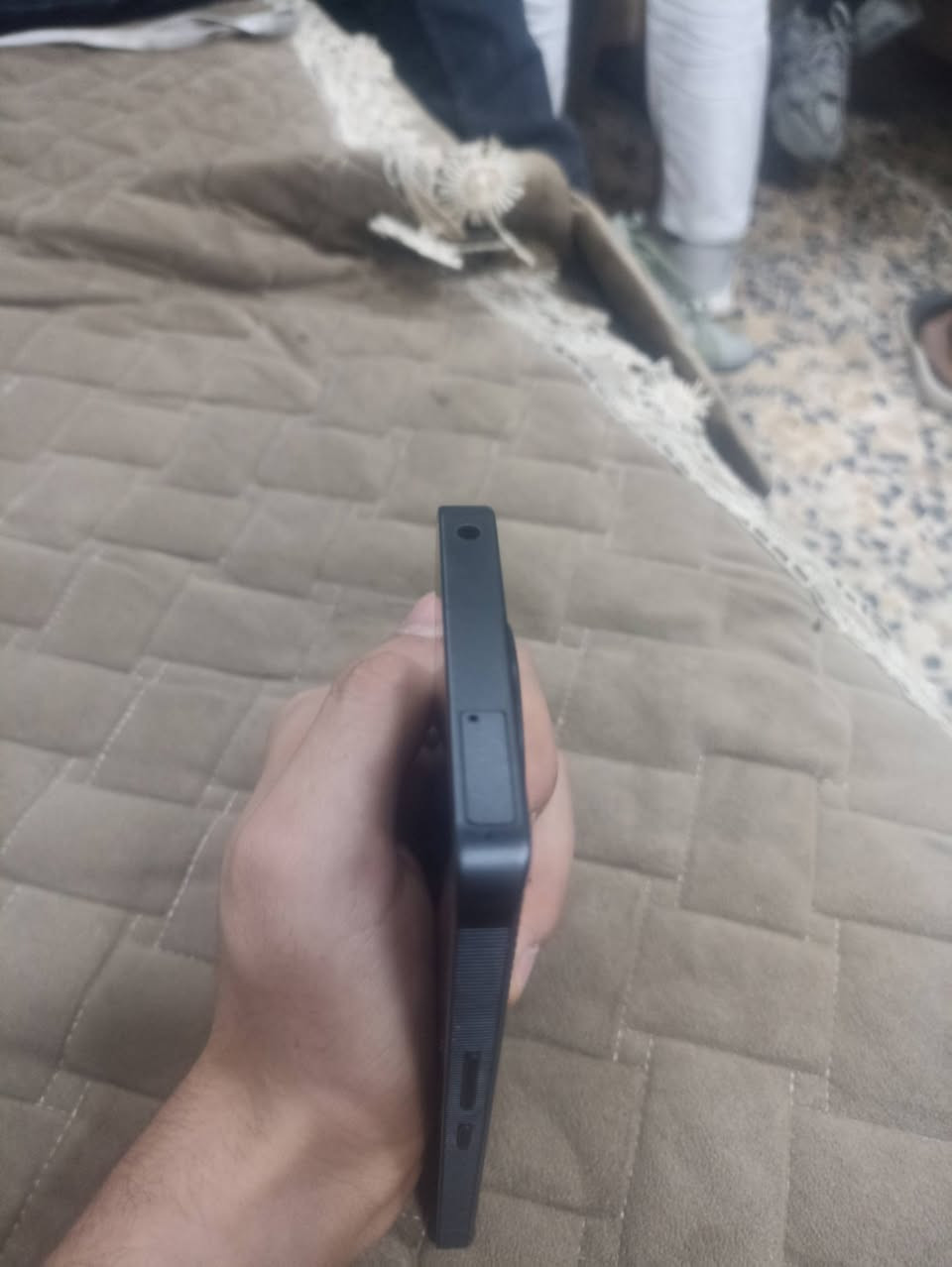 🔥 للبيع: الوحش الالماني 🇩🇪 LEITZ PHONE 3 من شركه Leica العالمية 🔥
إذا تدور عن قمة الفخامة والتصوير الاحترافي مع أداء ألعاب مرعب، هذا الجهاز إلك!
✨ المواصفات والمميزات:
 * كاميرا أسطورية: بمستشعر 1 إنش عملاق بتطوير شركة Leica الألمانية للصور والعدسات، ينطيك ألوان وتفاصيل خيالية.
 * أداء مرعب بالألعاب: يشغل لعبة Delta Force على 120 FPS (فريم) بكل سلاسة وبدون أي تقطيع!
 * الذاكرة: 512 جيجابايت (مساحة ضخمة لكل ملفاتك وألعابك).
 * النظافة: 95% أو أفضل (جهاز نظيف جداً وقريب للجديد).
💰 السعر: 400 ألف دينار.
📞 للتواصل والاستفسار:
***********
(التواجد والأسبقية للمشتري الجاد)
