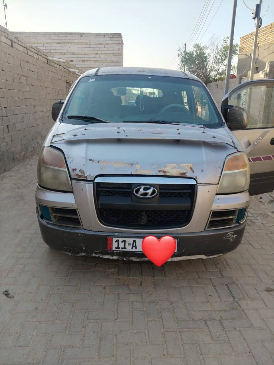 #مكلف_بالنشر 
سلام عليكم 
هـيـونـداي سـتـاركـس للبيع موديل 2005
 مكينه كير عادي مجفتة
 رقم بغداد انكليزي 
 السنوية بأسم راعيها يداورلك بنفس اليوم
للأستفسار اكثر الاتصال على الرقم 👇👇 ***********
