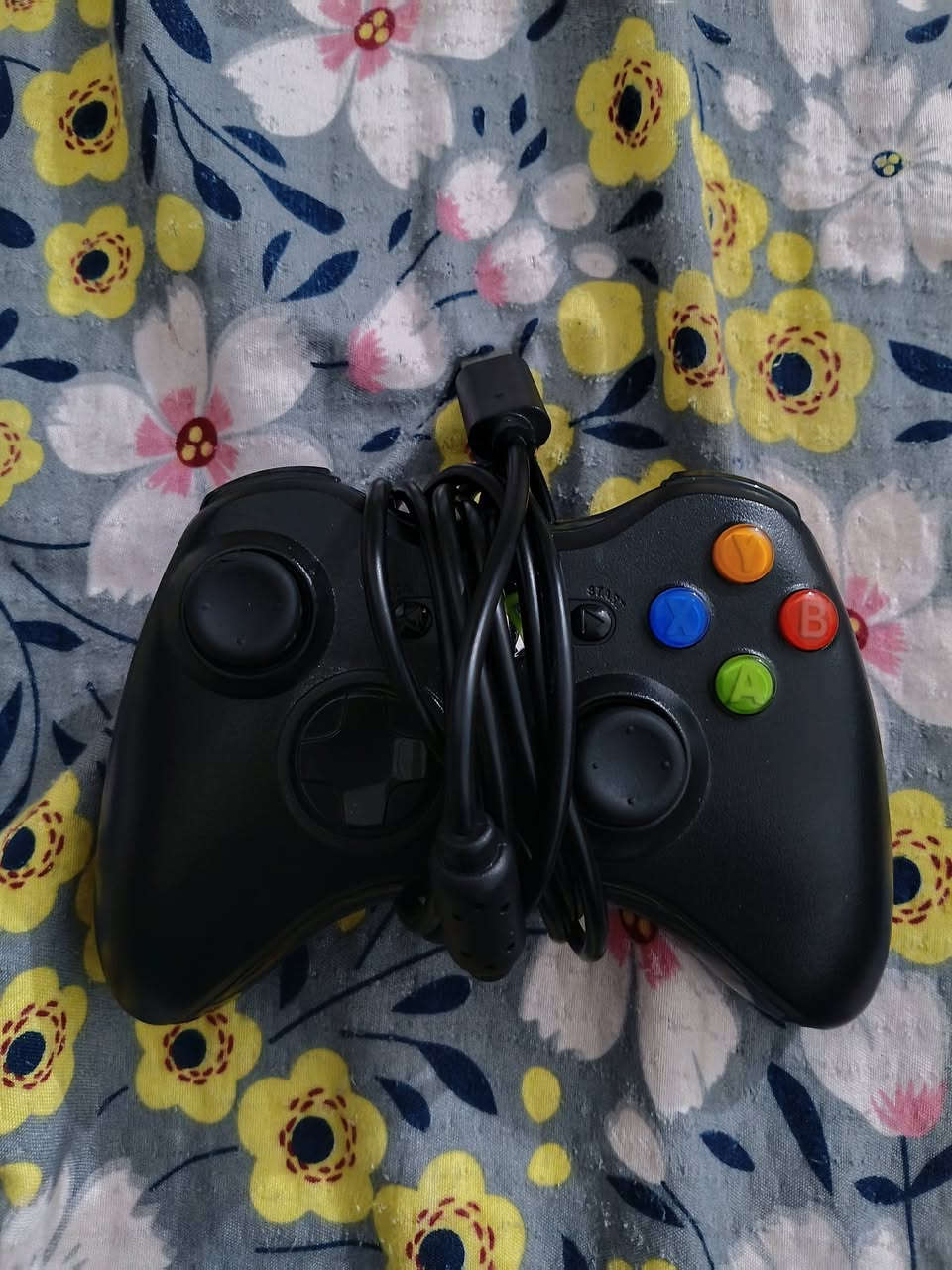 اكس بوكس 360 مهكر 37 لعبة
العاب كلها قوية مثل كولف ديوتي 5 اجزاء ، جيتي اي 5 وسان و4 ريزدنت ايفل جزئين باتل فيلد بيس تعليق عربي يخبل ريد ديد ريدمبشن وغيرها من الالعاب 

محولة اصلية مال جهاز 

كيبل HD اصلي شركة SONY

بس غطاء الهارد ضايع عيبه الوحيد 

حتى اقراص يشغل بس المنفذ شوي يشكل لمن يطلع بس يشغل اقراص وهارد

السعر/85 واصل لباب بيتك

التواصل/ *********** واتساب فقط

