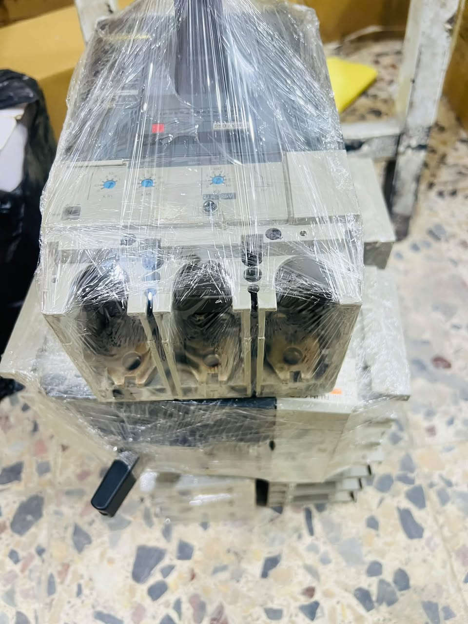 سلام عليكم يوجد لدينا قاطع ام جي 630A باله اصلي نضيف لوك عنوان بغداد شورجه عكد النصاره
استفسار ***********
