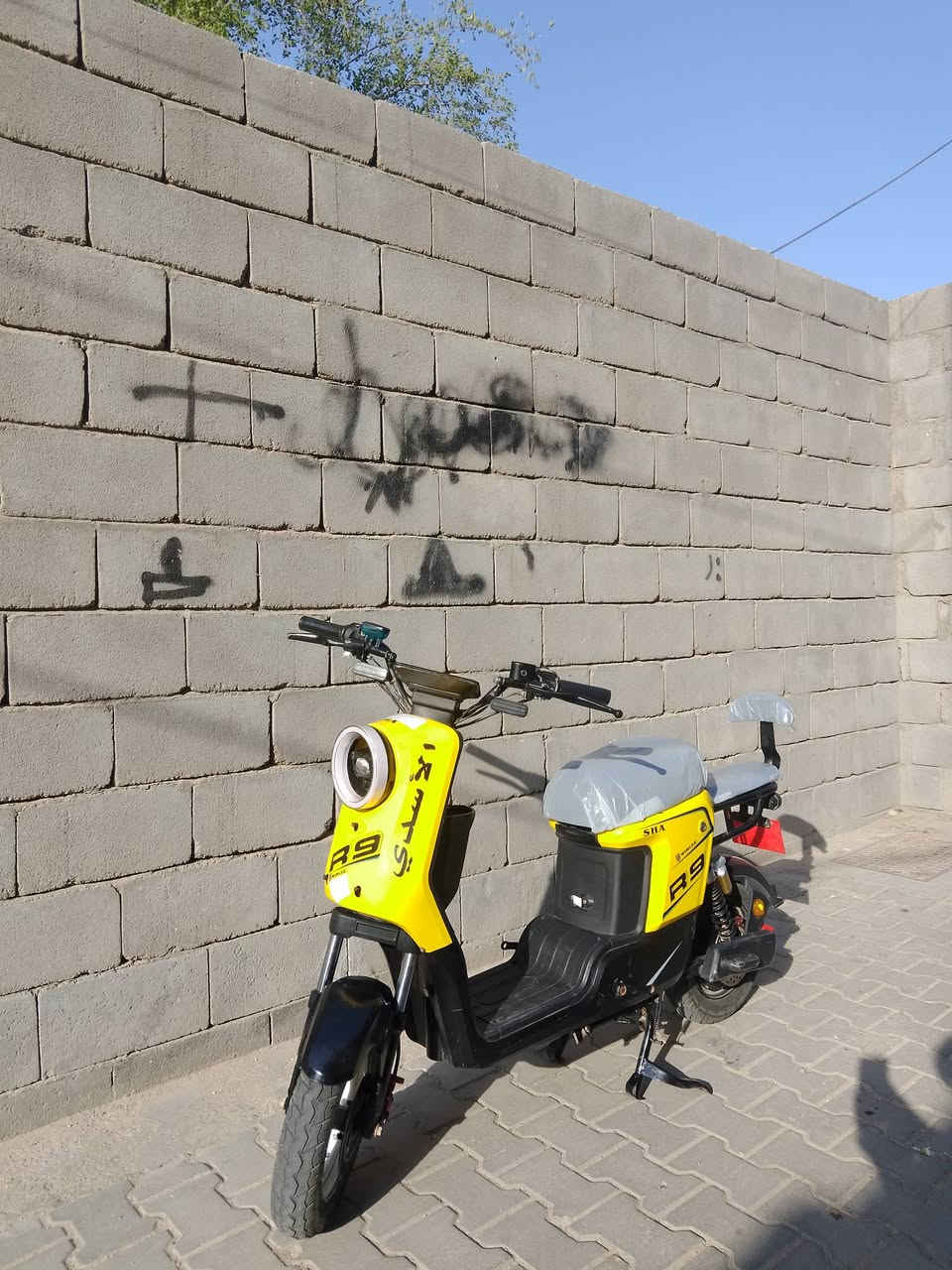 للبيع 300 الف دراجه نضيفه كلش كلشي شغال بيها حتى كهربائيات شغاله بس شوي انتفاخ بل بطاريات من شحن زايد دراجه نضيفه كلش سعر كلش حلو رقمي ***********
