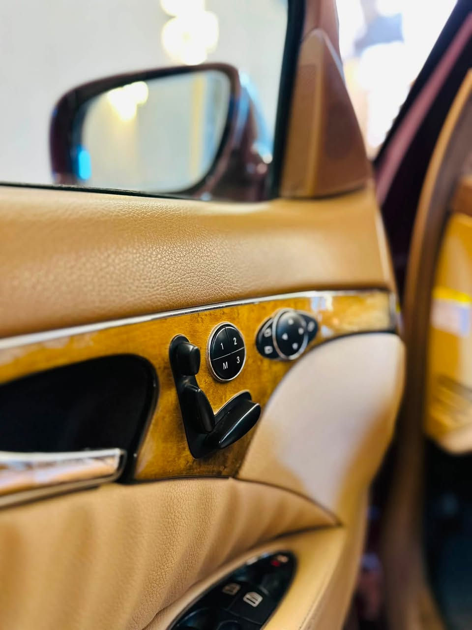Mercedes-Benz E350 2007
-------------------------------------

#السعر : 125$ وبيه مجال بسيط

‏

#رقم الهاتف : ***********

#رقم السيارة : سليمانية 

#مكان السيارة : واسط/العزيزية 

-------------------------------------

سلام عليكم 

للبيع 

مرسيدس ام عيون W211 موديل 2007 E350 رقم سليمانية  وارد يابان مواصفات فول  افنكارد ماشية 152 الف لون مميز كرزي سيارة مصبوغة اثر جراد وصوره قبل صبغ موجودة 

تفاصيل السيارة 

1_ بصمة⁩

2_محرك  +كير  مكفولات ⁦⚔️⁩

3_تبريد 3 قطع خلفي منفصل  ❄️⁩

4_كروز سرعة🔒 

5_ كشنات جلد ⚔️⁩

6_مراية داخلية+جانبة عاكسة ⁦🔍

7_تحكم ستيرن ⁦⚔️⁩

8_ شاشة جبيرة  ⁦🖥️⁩

9_ تلفون 📞

10_تجاوي خلفية كهرباء ⁦⚔️⁩

11_حساسات امامية+خلفية ⁦⚔️⁩

12_ انارة ليلية داخلية⁦⚔️⁩

13 انارة ترحيب💡 خارجية  ⁦⚔️⁩

14_شاشة اعطال💬

15_كشنات كهرباء ذاكرة  ⁦⚔️⁩

16_لايت زنون بلادي 💡

17-بردة كهربائية 

18_ جام ازرق 

19_سستم صوت harmen kardon ⁦⚔️⁩ 

20_ويل 18 تو سايز 

21_هزة وفحص جدد           

22_صدر امامي خلفي جديد ⁦🛠️⁩

23_حساس مطر💦

24_سلايت 

25_سيدي جنجر 

 

-------------------------------------
