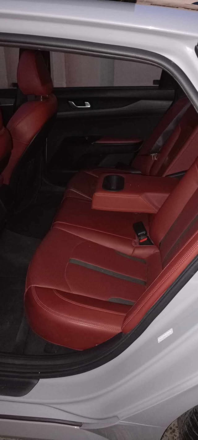 K5 gt line. 1600 T 
للبيع كي فايف موديل 2022

السياره استخدام نظيف جدا وترايها حلو السياره 
ماشيه 110000 كيلو متر حقيقي.  بدون اي خلل 

صيانه دوريه اول باول. تفاصيل كامله بالسياره. 
دهن اكسادو بانزين محسن فقط 

١- بانوراما طكتين 
٢- تبريد منفصل
٣- قياده اليه 
٤- بصمه
٥ - تشغيل عن بعد 
٦- رادارات. امامي خلفي جانبي 
٧ - نقطه عمياء 
٨- لد امامي خلفي 
٩-داخل احمر 
١٠-ضايفلها عزل جام درجه اولى مال حراره 
 والموصفات البقيه لليعرفلها جنايه الكي فايف 

مكانها بغداد. رقم اربيل باسمي تحويل مباشر  بدون اي وكاله 

لونها اسمنتي. بيها قطعه وحده صبغ. ( بنيد بدون ايرباك ) وبيها بارد جاملع امامي وشويه من الباب 

هذا كل الي بيها.  السياره ناصبه ومرتبه وجاهزه بدون اي نقص 

***********

