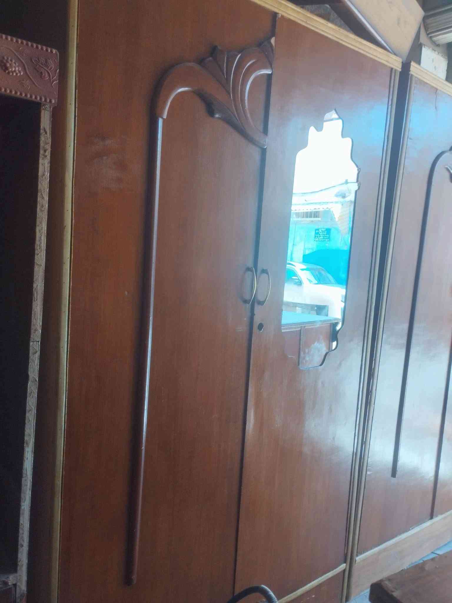 متوفر ديوان 5 قطع 10 مقاعد 
كناتير بابين عدد 2 نجاره 
بوفيه 6 ابواب نجاره 
بسعر مناسب جدا 
العنوان واسط نعمانيه شارع 13 مقابل بيت الحاج خيون 
للاستفسار مراسلة الصفحه او الاتصال 
*********** واتساب 
***********
***********
