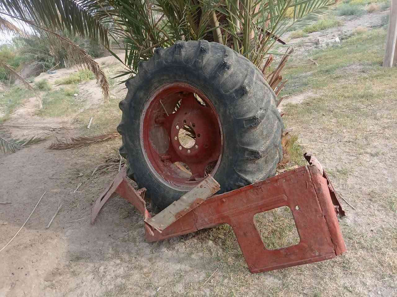 تفصيخ عنتر للبيع السماوه /المملحه
*********** 
محرك كاسر رنك شغال بس يطلع دهن ٦٠٠
كير ٣٠٠
جهاز ٣٠٠
مقدم كامل ب٢٥٠
كشر كامل  بس نص عمر١٥٠
اكسن شرط ٣٠٠
تليرات خلفي واحد نضيف  وثنين مشموسات
وياله خلفي وامامي

