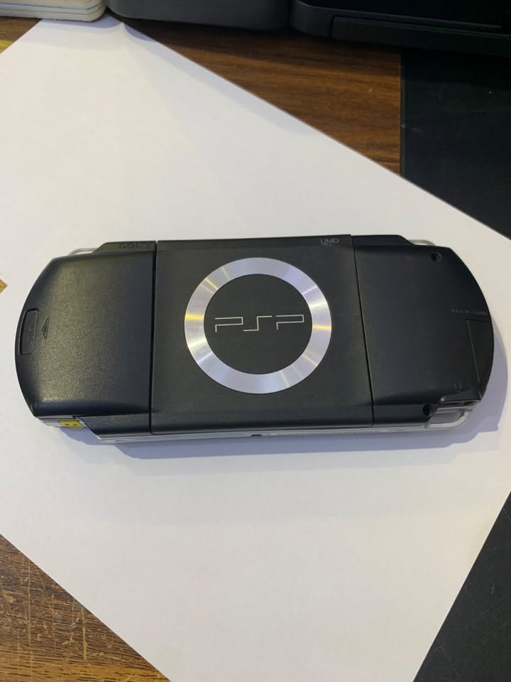 السلام عليكم جهاز psp للبيع نظيف جدا مابي اي مشكلة ولا مصلح القرص يشتغل بي العاب ومهكر وكامل كما موضح في الفيديو للبيع بسعر ٨٥ الف وبي مجال للاستفسار الاتصال على *********** متوفر واتس
