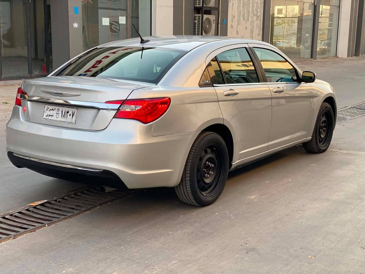 السعر 87$$        *********** 
كرايسلر C200 مكينه كير شرط تبريد شغال ماشيه 90 حجم 2400 اربعه سلندر صبغ قطعتين بخ بدون دواخل مالتقحيل كير توماتيك جامات كهرب شاشه كاميره تحكمات جهتين رقم نينوى شرعي موجود شرط التحويل
