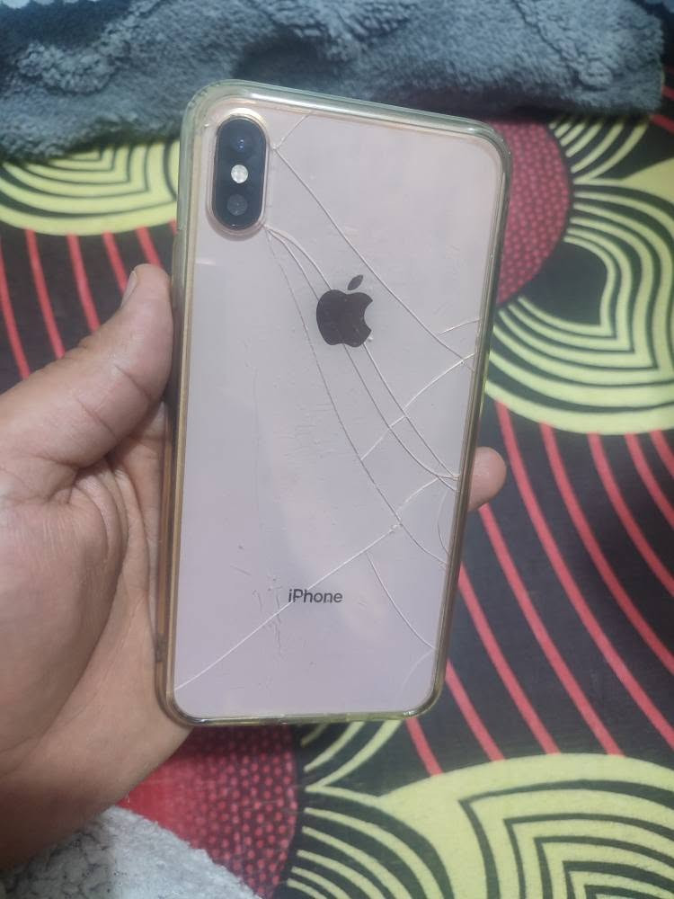 اكس اس ماكس نضيف
ضهر بي طخه 
ذكرته 64
بطاريته 100 اصليه 
فقط عندك كمره وحده متوقفه شغللت كلهم رقم 2 واكفه 
سعره 115 بكاني بغداد الجديدة شراي خاص او وتساب ماجاوب تعليقات..

*********** بغداد, العراق

نص مكتوب في الصور:
- ١:٥٩ رجوع حول الاسم iPhone إصدار iOS 18.7.10 اسم الطراز iPhone Xs Max رقم الطراز MT5C2LL/A الرقم التسلسلي FFWXG8NHKPHF الأغاني يجري التحميل... الفيديوهات يجري التحميل... الصور يجري التحميل... السعة ٦٤ غ.ب. متوفرة ٤٩,١١ غ.ب. عنوان Wi-Fi F8:38:80:D4:3F:09 Bluetooth F8:38:80:D1:C6:48 البرنامج الثابت للمودم 7.03.02 SEID EID 89849610111299998127377350