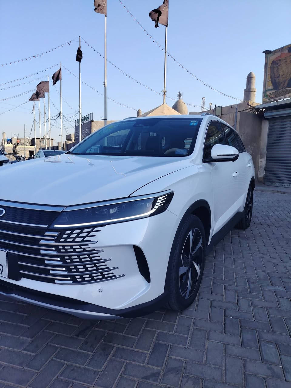 السلام عليكم
للبيع سيلايون 05 موديل ٢٠٢٤ رقم بغداد هزة جديدة ترقيم عام ٢٠٢٦ ماشية اقل ال ٣٠٠٠ الكلي البطارية الحجم الكبير ١٢٠ كيلو
مكفولة كفالة عامة صبغ بارد تبديل السونار يقرء درجة الصبغ عالية (دبل كود) 
فول مواصفات ١/١ 
فتحة سقف بانوراما 
منفذين شحن سريع واعتيادي
بصمة تشغيل وابواب وصندوق وترحيب ضوئي
مرايا قابلة للطي كهربائيا
جنطة كهرباء 
كراسي الامامية كهرباء و تبريد وتدفئة عدد ٢ 
كامرات ٣٦٠ وتصوير وحساسات امامية وخلفية
شاشة كبيرة دوارة 
رادار امامي ورادار جانبي نقطعة عمياء 
مثبت سرعة ومساعد اصطفاف 
السيارة فول للاخير باقي المواصفات الاساسية المعروفة
مكانها بغداد الاعظمية او الكريعات شارع المعارض معرض العبيدي شركة الجود اللامع لتجارة السيارات
السعر ٢٦ مليون و ٥٠٠ الف دينار 
رقم الهاتف ***********
