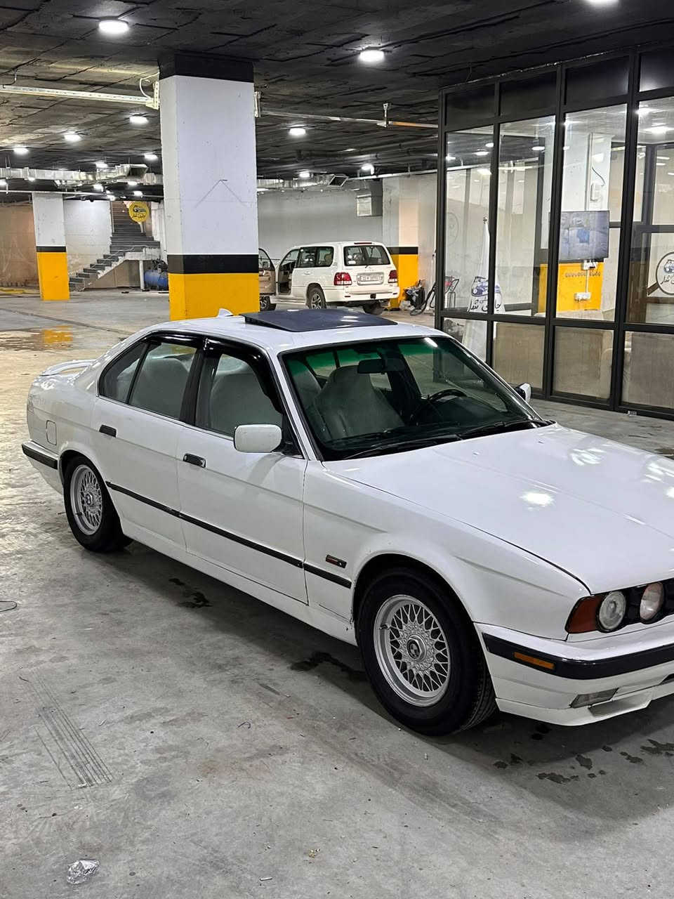 Bmw525 موديل 92ئارمي پلاستيك سليماني مه كينه كه پس گير تو ما تيك  چوار جام كاره با 6كه له ئاوينه گوي به رخ  گشت گياني به شه رت  گو رينه وه يش ئه كه م له سه ر دل گرتن ژ.م*********** كالار, السليمانية
