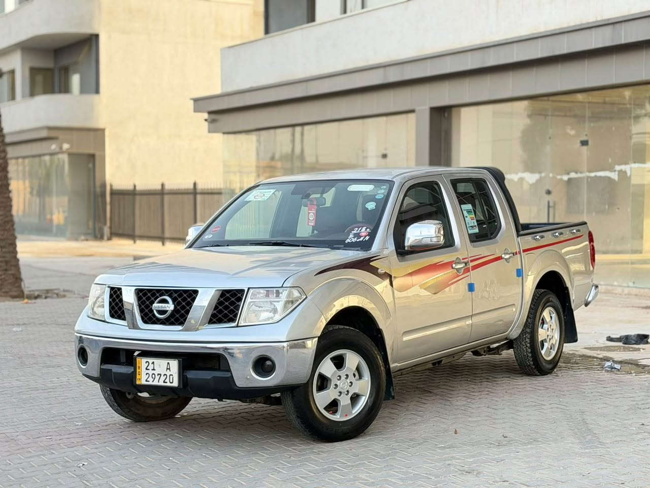 سلام و عليكم 
نافار موديل 2009  سعودي 

مصفات داخل احمر تبريت ثلج اربعه جامات كهربا  قفل مركزي  شاشه كاميره 

كير عادي كير محرك بشرط لا صرف لا صوت لا بخار 

سنويه جديد رقم دولي  دفتر بنزين موجود 

سياره بي بس بونيت صبخ باقي مكفول بدون دواخل 

سعره 76 بي مجال قليل 
*********** كركوك, العراق
