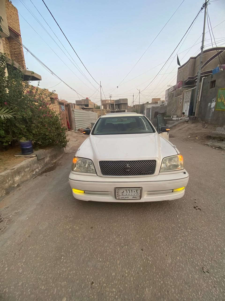السلام عليكم 
ملكه موديل ٢٠٠١ للبيع مدفوع كمرك وكامله قرص 
مكفوله من الكص ولعيب الشرعي ٣ دكم فتحه رقم بغداد شاصي ٧١ اثنه  كرستال تحوير نجف فوك وجوه مكينه جديده كير صارله عشر أيام من شاده مكانها الديوانيه الشاميه 
سعرها مناسب للتواصل خاص او الاتصال على الرقم ***********

