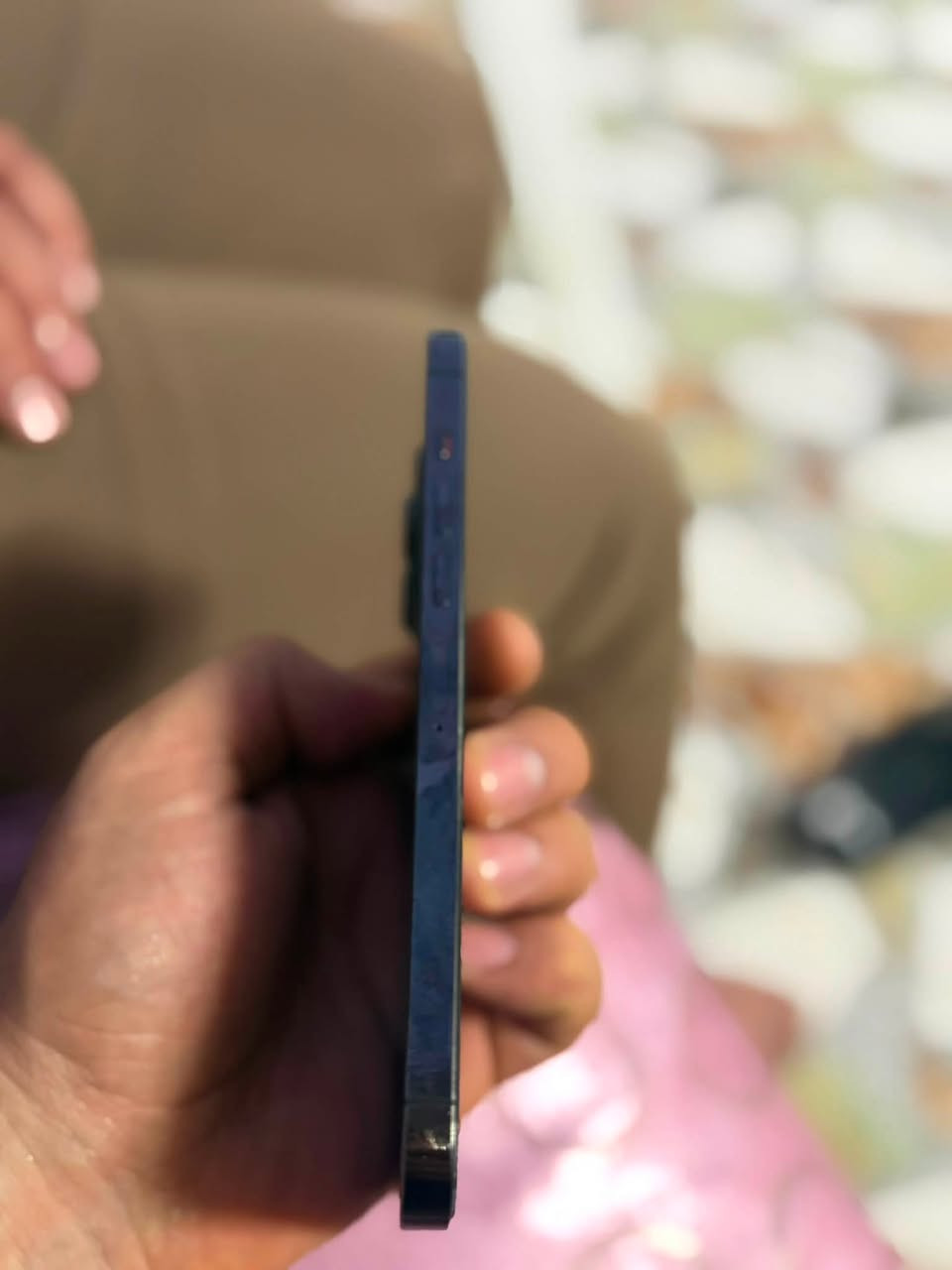 السلام عليكم جهاز ١٣ برو ماكس نظيف ما مفتوح ذاكره ٥١٢ بطاريه ٩٥ كلشي موضع الكم بالصوره السعر اتصل مكان الجهاز ديالى الخالص ***********
