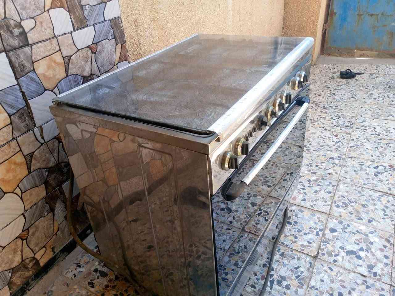 طباخ وبراد للبيع شغالات المكان بغداد المعامل ***********
