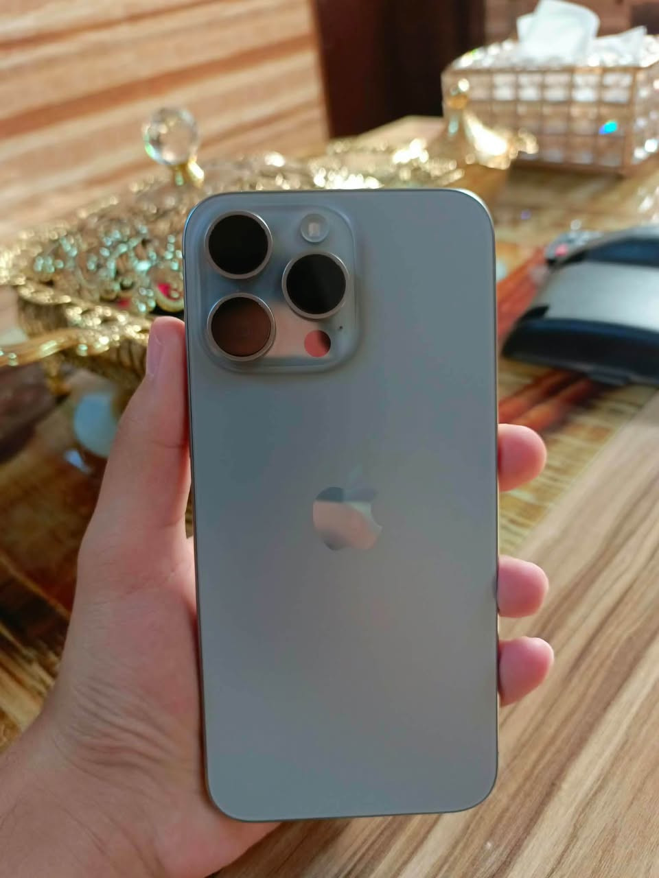 iPhone 15 Pro Max 
256 GB
نموذج CH
بطاريه 90 عدد الدورات 529قابله للزياده 
الجهاز شرط لامفتوح لامصلح 
مع كارتون و كيبل الاصلي 
السعر 1.150
العنوان موصل حي سومر 
*********** 
***********

نص مكتوب في الصور:
- ١:٤٣
- حالة البطارية
- عادية
- تعمل بطارية iPhone هذه على النحو المتوقع.
- حول البطارية والضمان...
- الحد الأقصى للقدرة
- %٩٠
- هذا قياس لقدرة البطارية مقارنة بقدرتها عندما كانت جديدة. قد تتسبب القدرة المنخفضة بتقليل ساعات الاستخدام بين عملية الشحن والأخرى.
- عدد الدورات
- ٥٢٩
- هذا هو عدد مرات استهلاك iPhone لققدرة البطارية. معرفة المزيد...
- تاريخ التصنيع
- تشرين الأول ٢٠٢٣
- أول استخدام
- تشرين الثاني ٢٠٢٣