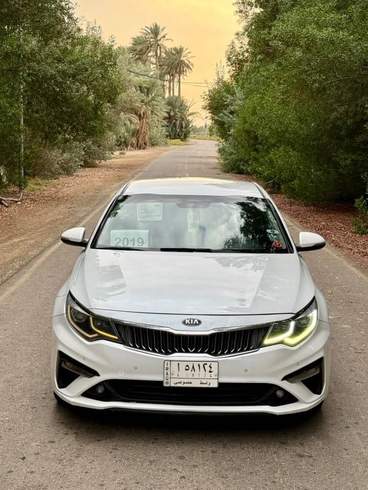 السلام عليكم كيا اوبتما optima 
موديل 2019 خليجي شكل ال20
محرك 2000 دوش المرغوب خير من الله وكير خير من الله
ماشيه 160000km
مواصفات السياره 
شاشه تاب كامره دواره 
لد امامي نهاري
حساسات 
ثلاث انظمة قياده 
تحكم ستيرن جهتين
اشابر بالمري
مري شفط 
تبريد منفصل شاشه 
تبريد ثلج قطعتين
السياره مكفوله من الصبغ تبديل باب السائق فقط بدون صبغ اصلي مؤسسه
المكان واسط 
السعر 151 وبيها مجال بسيط
للاتصال ***********
