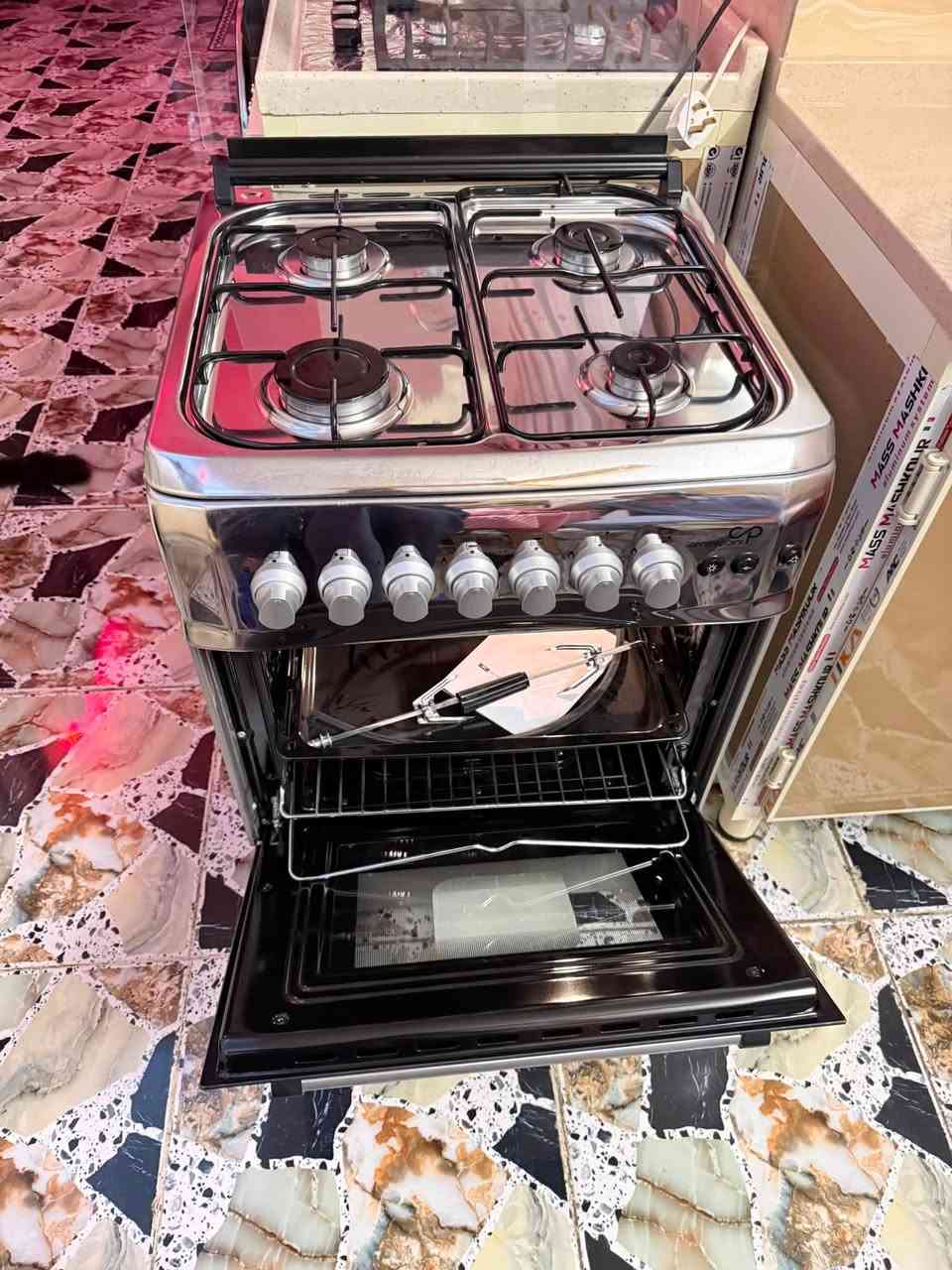 اثاث اخو الجديد كل شيء بالجيس مالته عارضتهم للبيع باسعار مناسبه اي استفسار خاص او على هذا الرقم ***********
