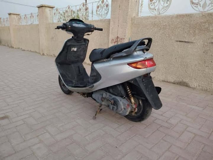 فراشه للبيع
دراجه نضيفه صارله سبوعين من مطلعه رمبه 
دراجه بلادي بيه فقط خيط بخار بــ صالصنه 
السعر 550 
استفسار ***********
مكانه ديوانية
