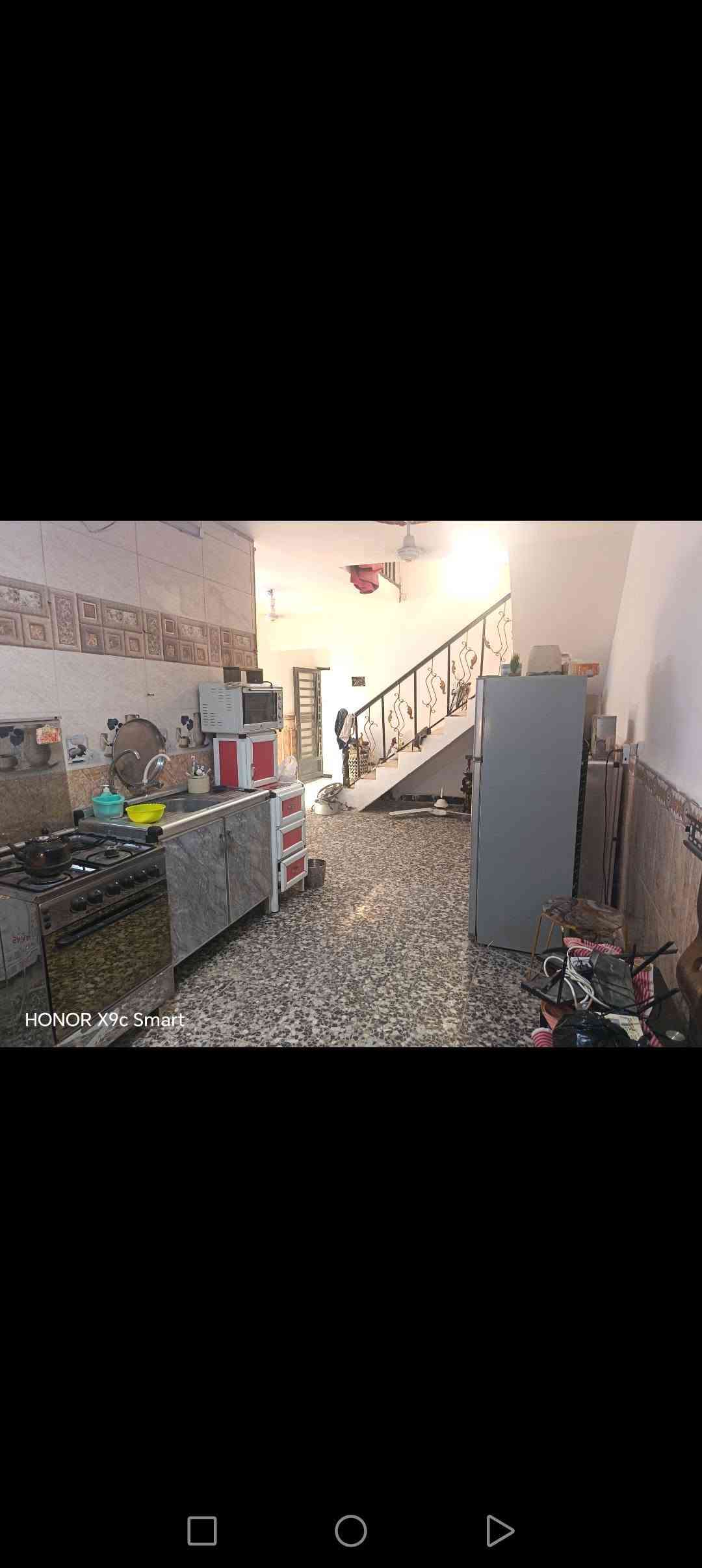 منزل للبيع /١٠٠متر /واجهة /٥/يحتوي على /٢/غرف نوم وصالة ومطبخ وخدمات /بيت نظيف  طابو زراعي /سند /٢٥/موقع ممتاز شهداء البياع /خلف مطعم المسرة الاستفسار على هذا الرقم /***********

نص مكتوب في الصور:
- HONOR X9c Smart