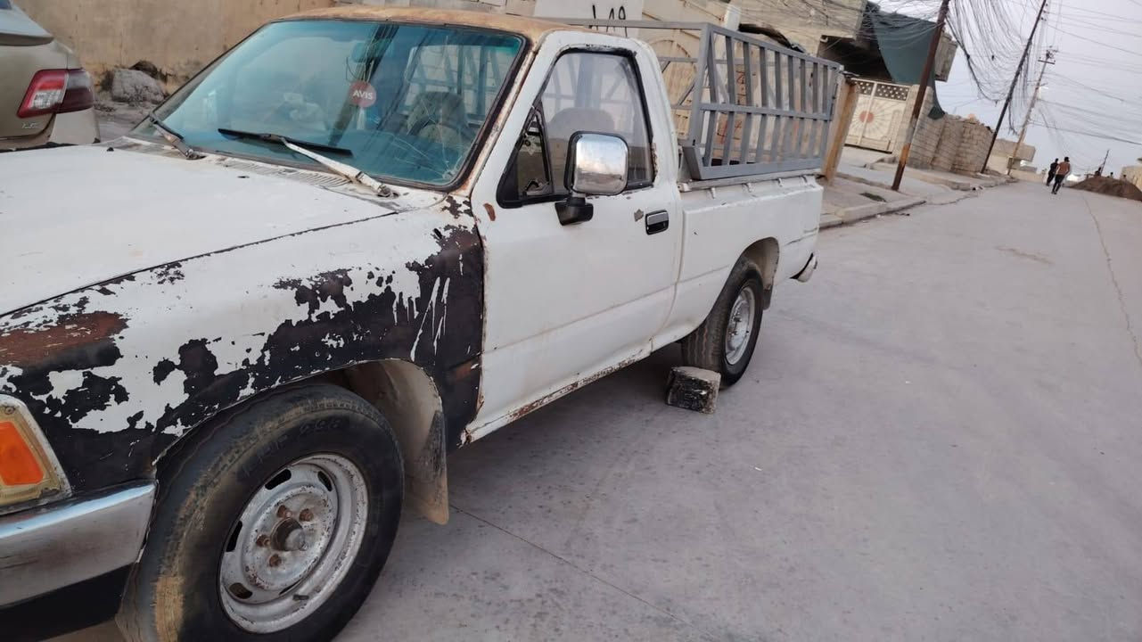 سلام عليكم سياره للبيع بيكم 1990  السياره بسمي بيها كابون كتروني  خير من الله محرك لاصرف ولا نفخ ولا تبخير كيرها  نضيف ستيرن باور  شاصي شرط كهربايات كلها شغاله تواير نص عمر طخم جديد السعر 37 وبيها مجال قليل باقي التفاصيل علا الرقام التاليه *********** 🌹 ***********
