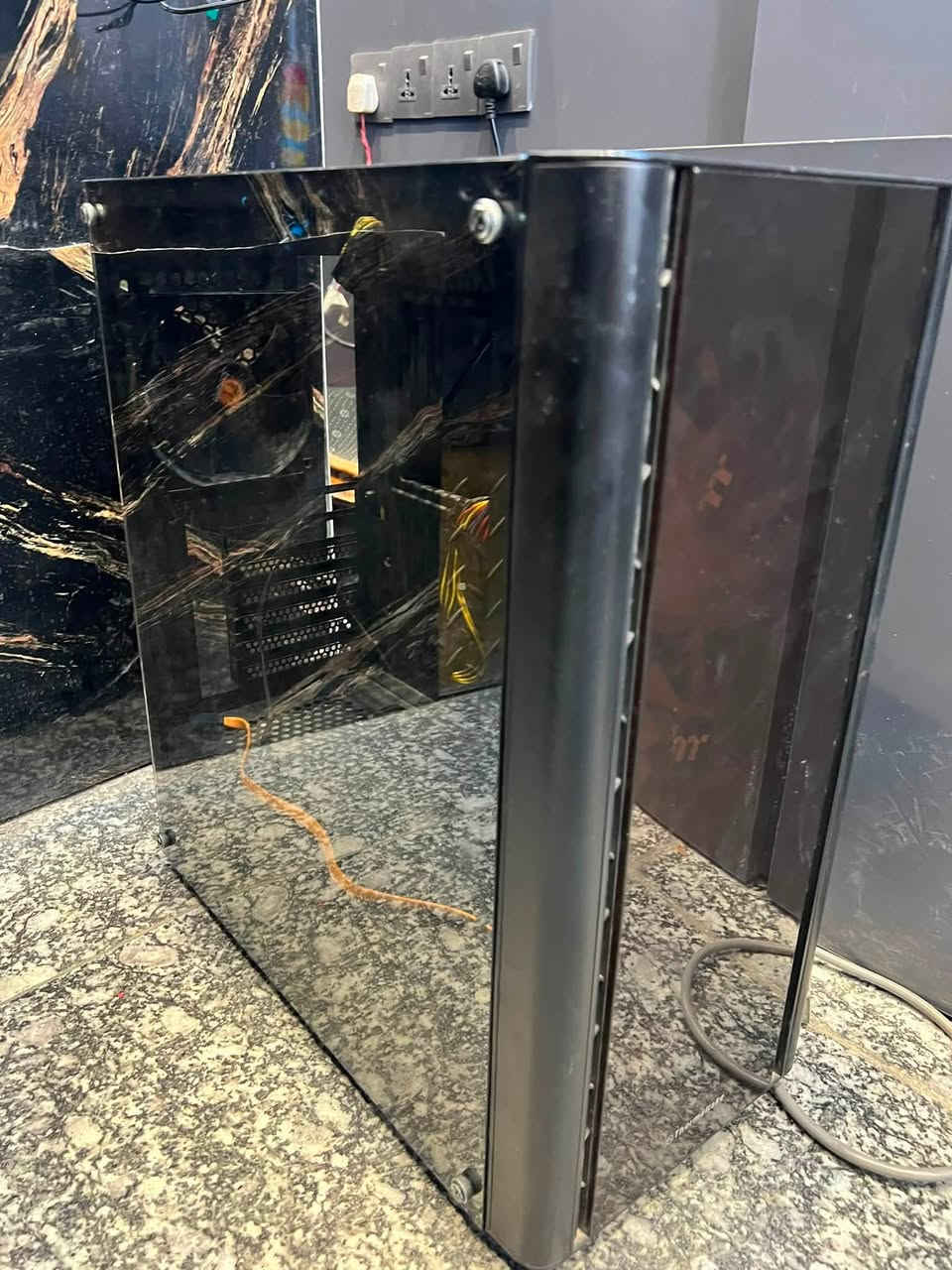 السلام عليكم 

كرت شاشة  انفيديا 1650 gtx ب130 الف وبي مجال 

كرت شاشة Asus  1050 ب75 الف

كرت شاشة pny 1060 ب100 الف 

كيس مستعمل ي40 الف وبي مجال 

رامات ddr4 16g  ب90 الف وبيها مجال 

بور سبلاي 550w  ب30 الف وبي مجال 

ملاحظة كل المذكور نظيف ومستخدم للتواصل 

***********
