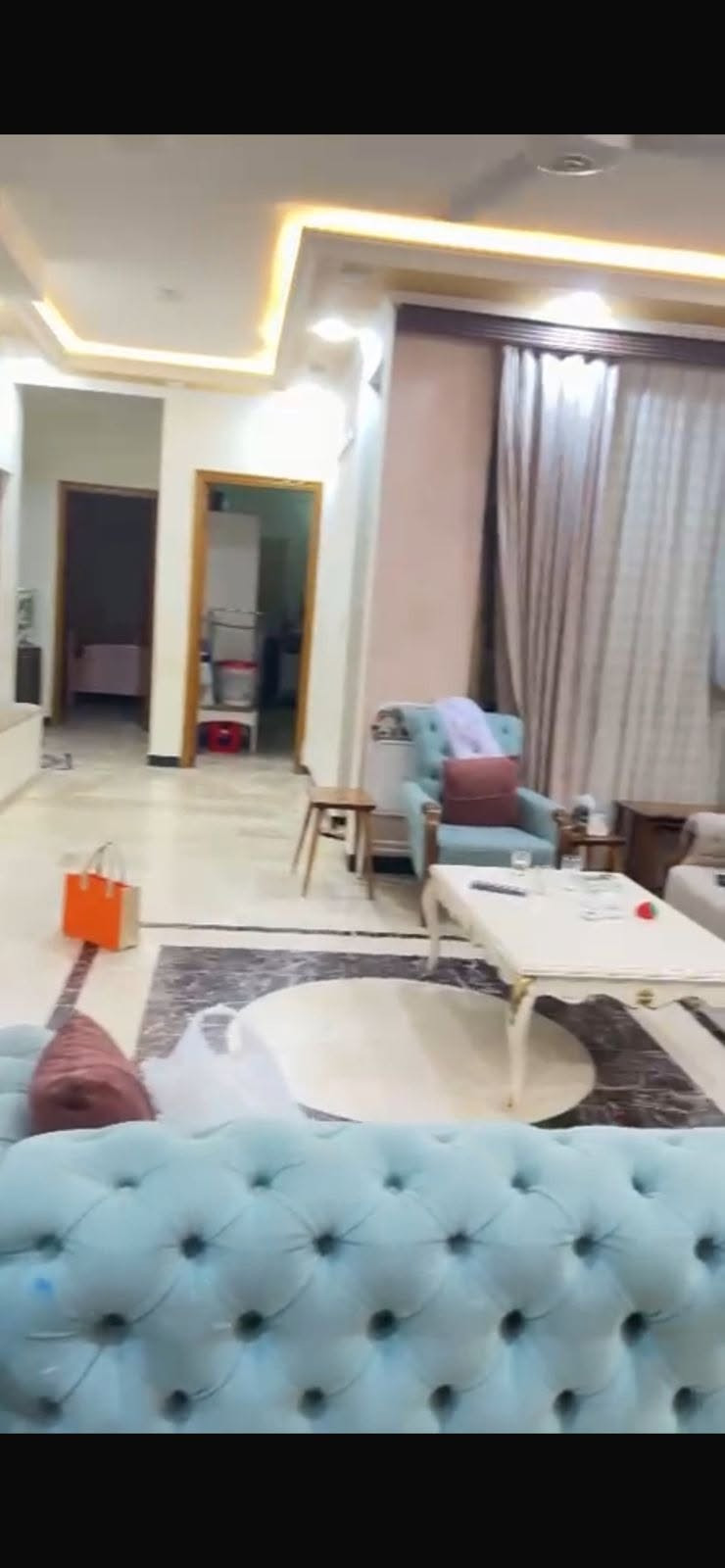للبيع دار سكن مميز 🏦
المساحة 210م 📏 واجهة 7 * نزال 30
📍 زيونة محلة 710
يحتوي في الطابق الارضي (كراج وحديقة ومطبخ واستقبال وحولي وغرفة نوم وخدمات) اما في الطابق الاول (4 غرف نوم وخدمات)

لمزيد من الاستفسارات الاتصال على الرقم الآتي:
☎️ *********** / شركة الجوهرة 💎
او زيارة موقع الشركة الكائن في:
📍 زيونة - محلة 710 - شارع القاعة الملكية - مقابل جسر الأمانة

🔍الشركة مجازة رسمياً من غرفة تجارة بغداد - إستثمر بأمان 🔎
🫆 نعمل بالنظام الإلكتروني الجديد (منصة عقاري) 🫆
📝 نستقبل كافة طلباتكم وعروضكم وعلى مدار الساعة ⏱️
"اتصل بالجوهرة والي تريده تبشره"💎
