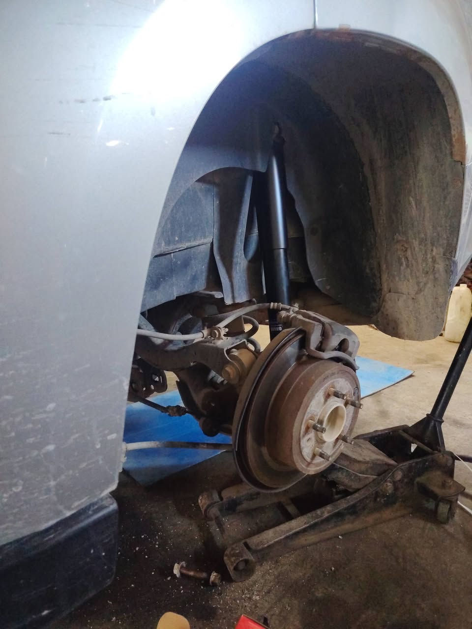 🔧🚘 جانب من أعمال ورشة أنور سوزوكي وإكونوكس 🚘🔧

مو سيارة وحدة… ولا شغلة وحدة 😎
هذا المنشور يجمعلكم باقة من أعمال الورشة بموديلات مختلفة، وكل سيارة إلها شغلتها 👌🔥

🛠️ تبديل جوزة ضغط غاز التبريد
🔩 تبديل بوش فافون ETS تركي 🇹🇷
⚡ تبديل تخم بلك AC Delco أصلي
🚗 تجفيت مشط ستيرن
🔧 تبديل مضخة باور ستيرنك
⚙️ تبديل أذان الكير الخلفية
🔄 تبديل دبلات خلفية
🔩 تبديل بوش حدادة خلفية
🛑 تبديل تخم دسك بريك
✨ جلي وتلميع اللايتات بمادة النانو سيراميك
💡 ربط لايتات زينون بإضاءة أوف وايت
🔦 تقوية إضاءة السيارة وتحسين الرؤية بالليل

🎯 الميزة مو بس تبديل القطعة… الميزة بالشغل الصح والتشخيص الصح.

كل سيارة تدخل للورشة إلها حكاية… وإحنا نعرف شلون نخليها تطلع أحسن من قبل 😎🔧

📍 كربلاء – الحي الصناعي – الأبلوك الثاني – شارع السايدين – سايد الدخول
📞 ***********
📞 ***********

🚘 ورشة أنور سوزوكي وإكونوكس
🔧 شغل مرتب… ونتيجة تفرق 💪🔥
