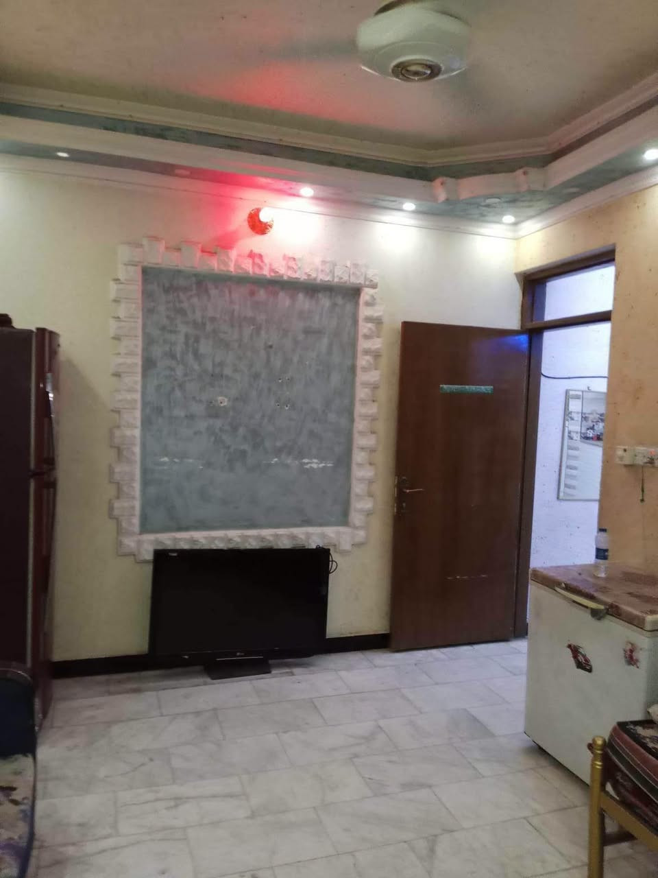 للبيع 🏠 بيت 75 متر ركن/
واجهه 10 نزال 7.5 
📍مربع 3000 حي الربيع 
قرب شارع 20 التجاري 
يحتوي على ثلاث غرف نوم 
استقبال زائد صاله ومطبخ وصحيات 
البيت كلنقص ما بيه بناء درجه اولى 
وبسعر مناسب 
 ☎️***********
