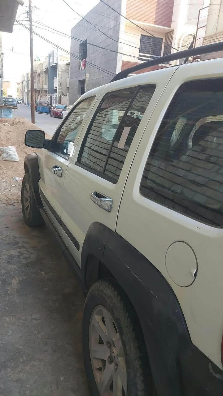 سلام. عليكم. جيب شيروكي. ٢٠٠٧ بيها. مكينه. وكير. بطه سياره.  مصبوغه. عام. تغير.  لون قبل نيلي. وهسه. ابيض رقم بغداد. بسمي. يرادلها. شويه. ترتيبات. بكاني. الغزاليه
***********
