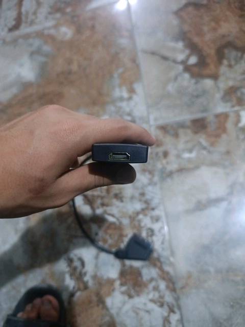 سلام عليكم تحويله من HDMI الى سكات جديده  السعر 10000الف مكاني بغدا العامريه شارع المنظمة