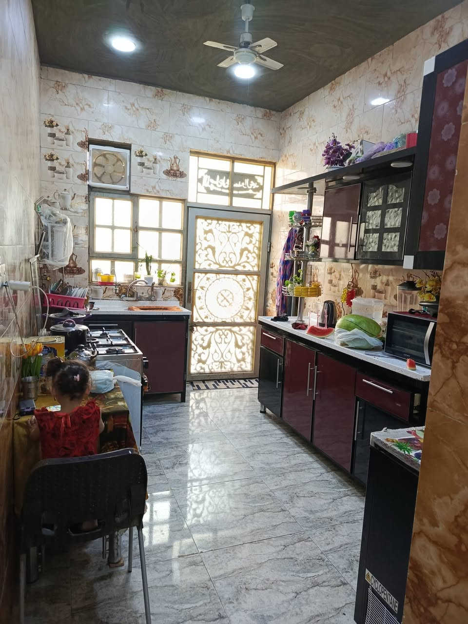 مساحة ٩٨م • واجهة ٧م • طابو سند ٢٥