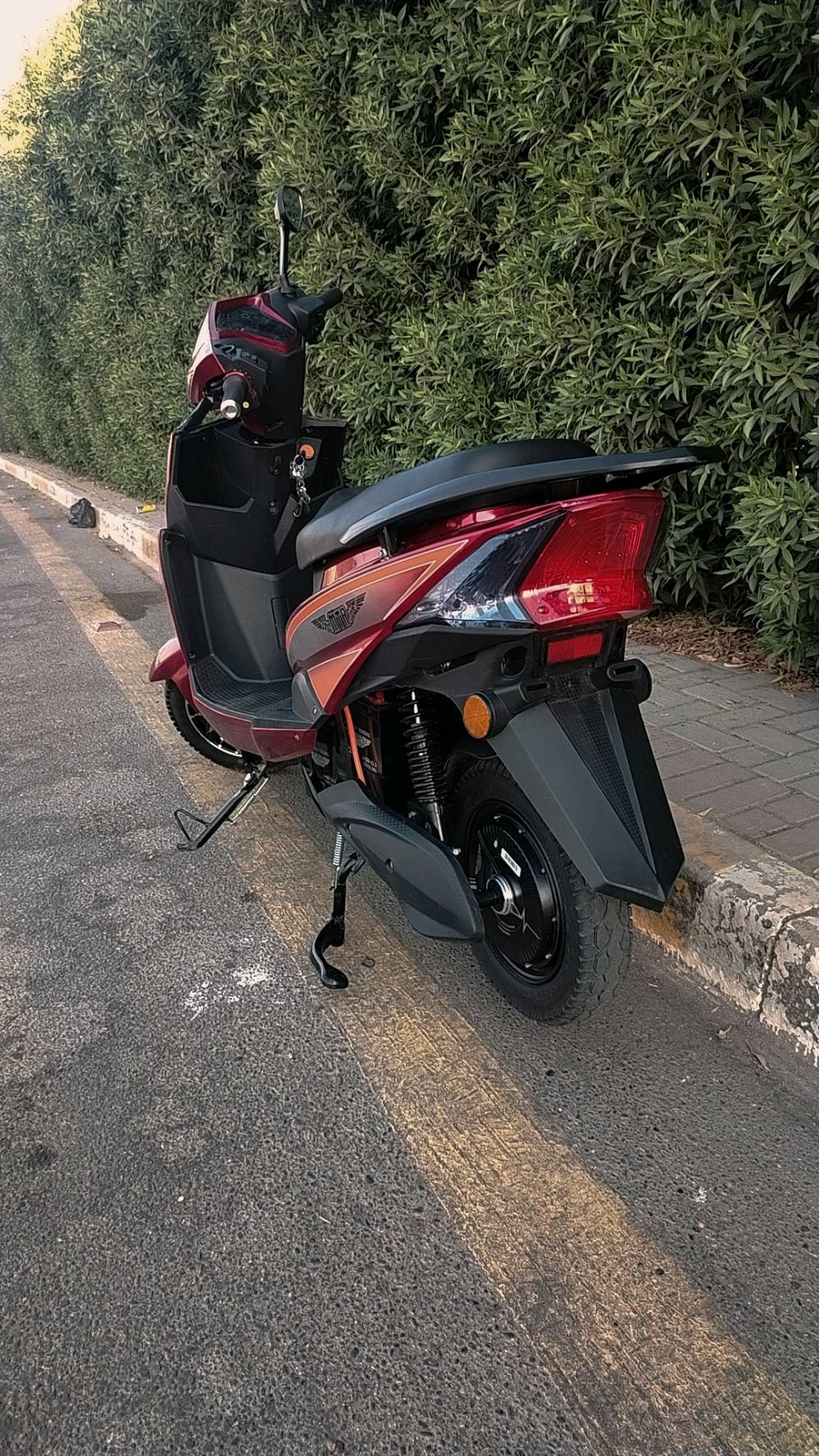 سكنس حديث شحن للبيع الدراجة زيرو ملفها 2000 حقيقي سرعة شلعة معدل فول تجي وياها صندوك و شاحنة أصلية الدراجة نضيفة امانت الله تدعم بلوتوث و تدعم الشحن السريع تمشيك 70 كيلو متر الدراجة ضخمة لون كذاب اشاير حمر دبل إشارة تشيل هواي غراض بيها مكان مرتب حتة دلفري تفيد رايدها ب 900 قفل ليها ضمان 5 أشهر عقل ملف بطارية بطايرة تجي 6 دبل رقم التلفون ***********